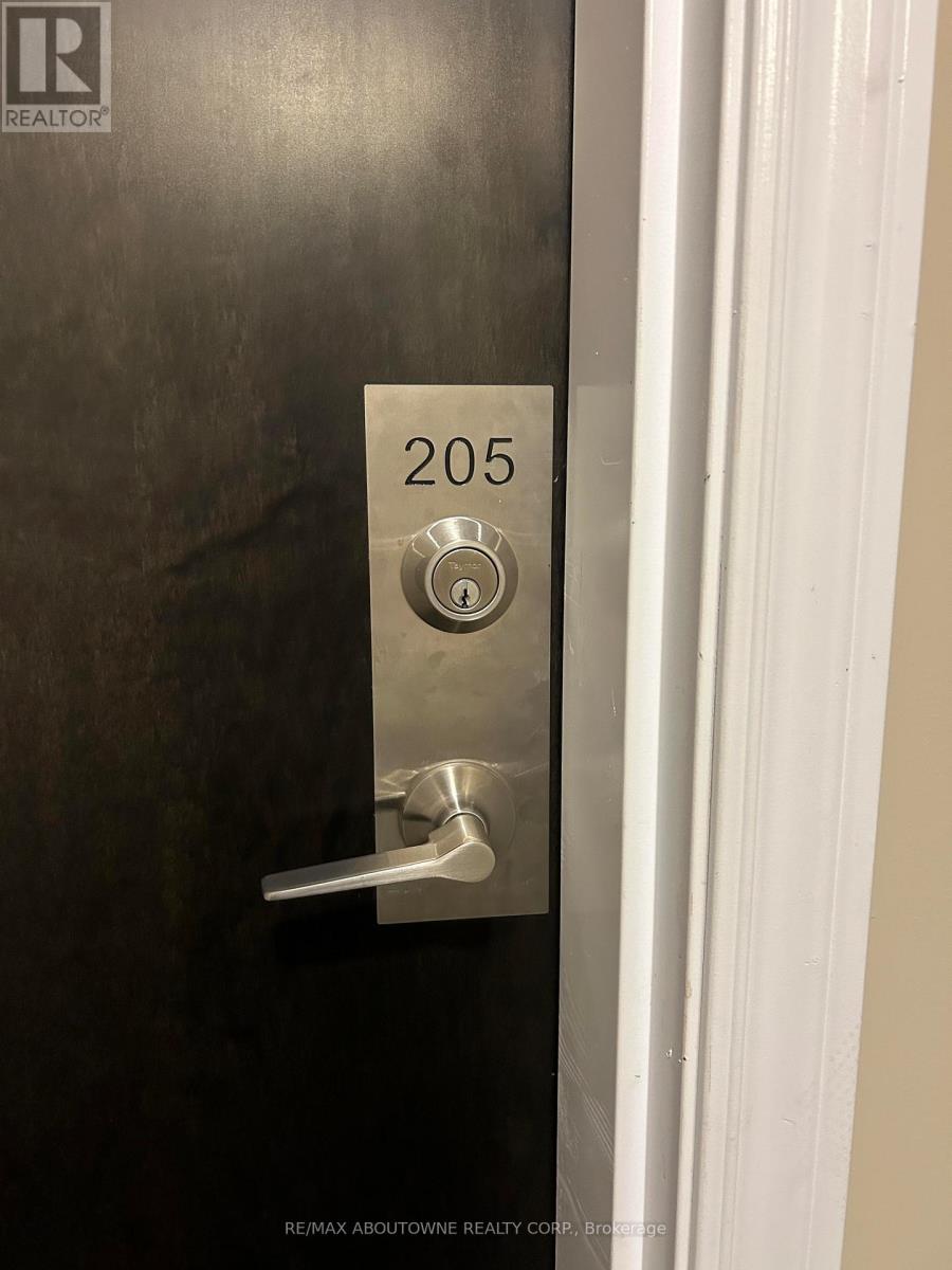 205 - 272 Georgian Drive, Oakville, Ontario  L6H 0K4 - Photo 4 - W12791726