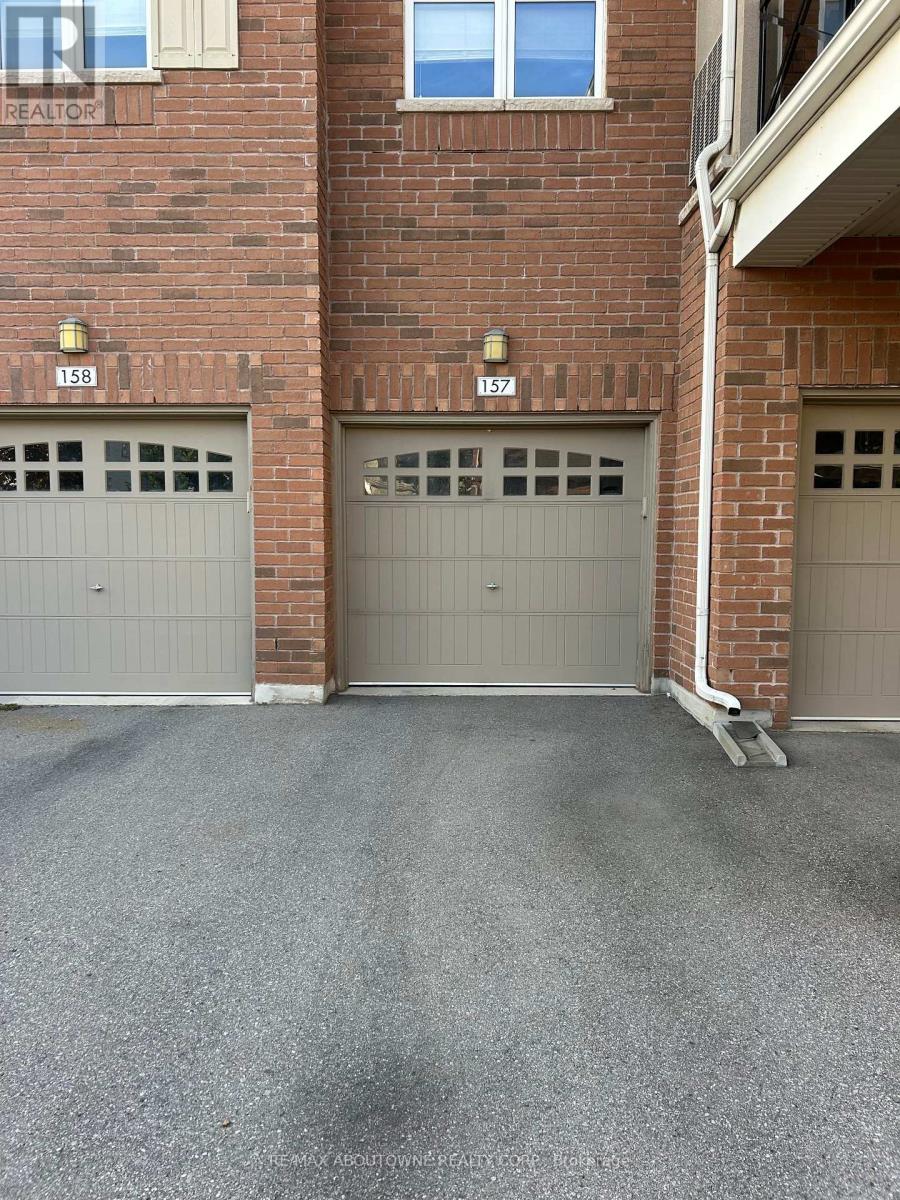 205 - 272 Georgian Drive, Oakville, Ontario  L6H 0K4 - Photo 6 - W12791726