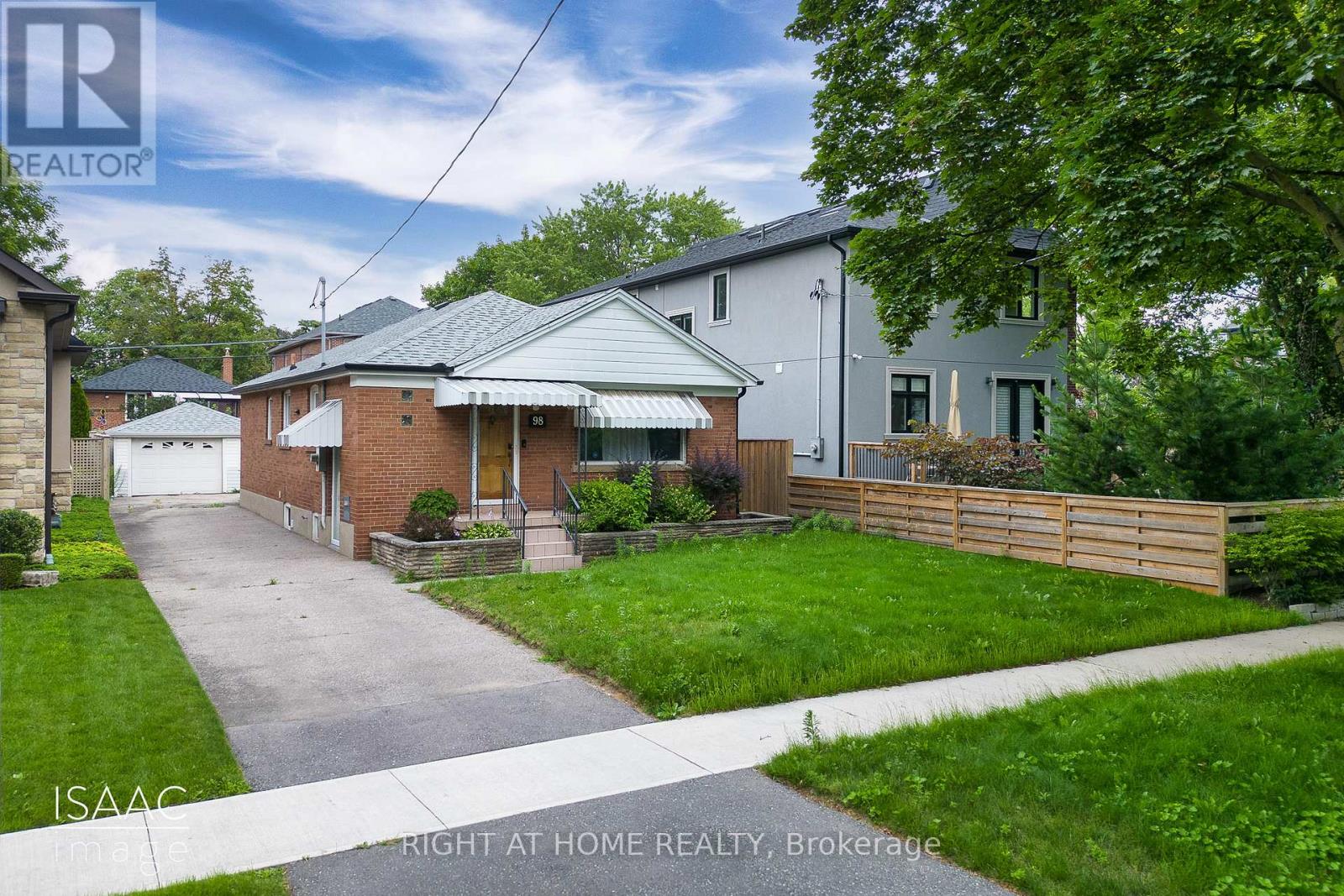 98 YORKVIEW DRIVE, Toronto, Ontario