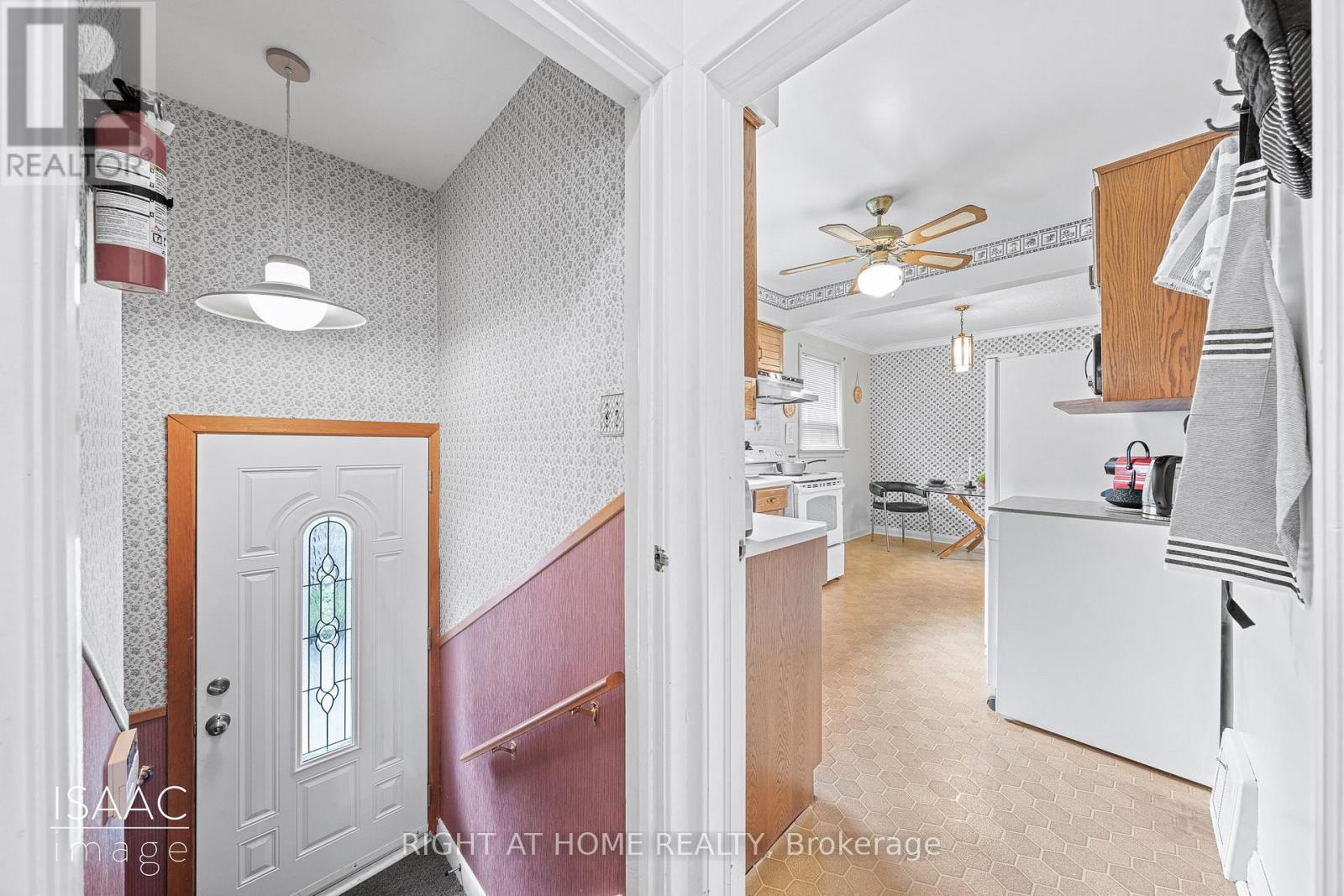 98 Yorkview Drive, Toronto, Ontario  M8Z 2G4 - Photo 16 - W12791730