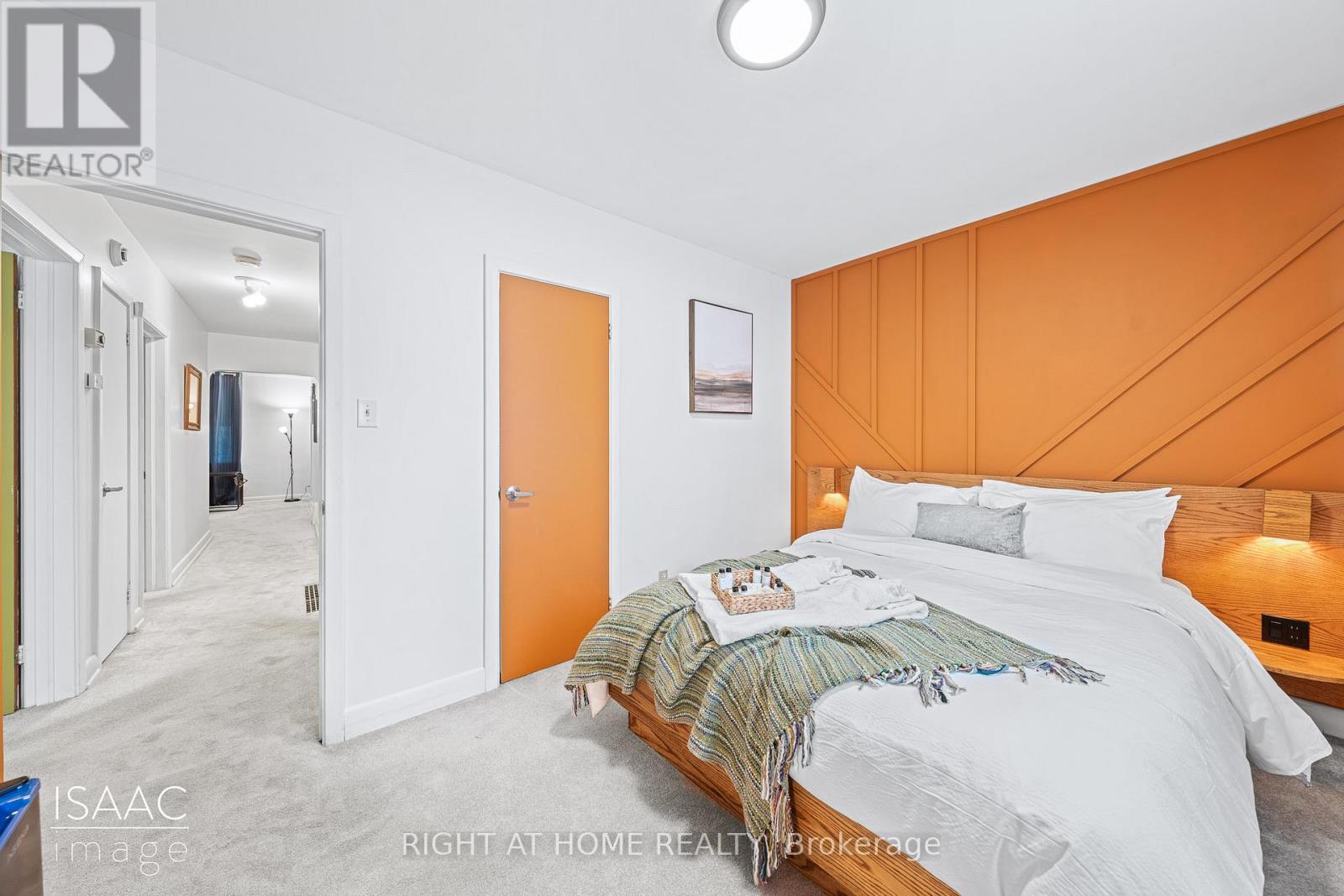 98 Yorkview Drive, Toronto, Ontario  M8Z 2G4 - Photo 5 - W12791730