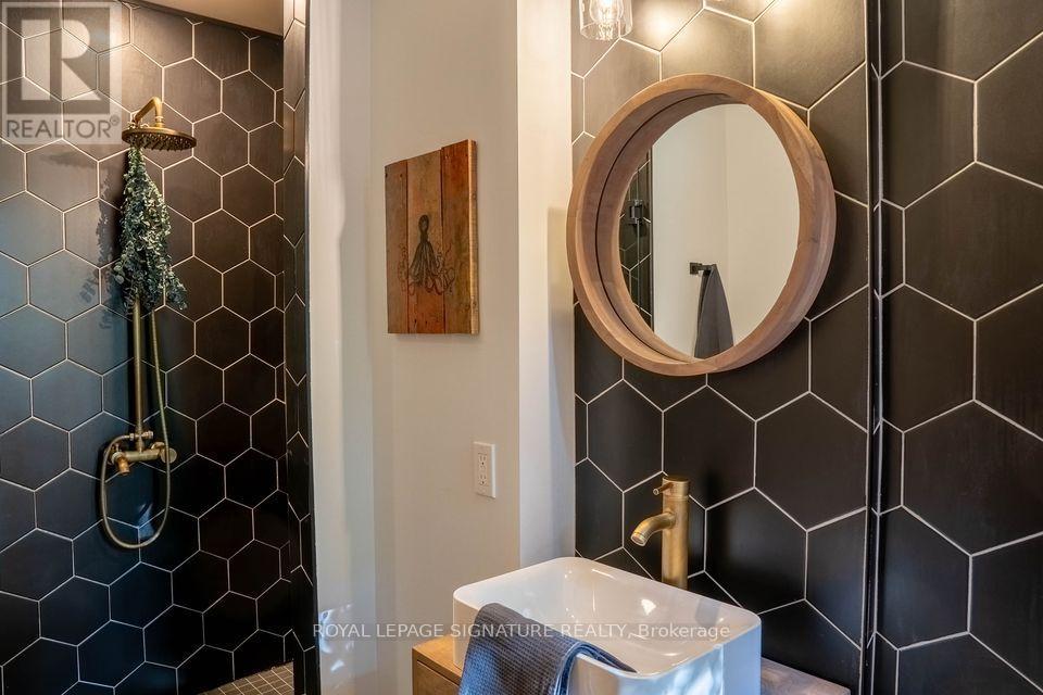 2nd Floor - 166 Oakmount Road, Toronto, Ontario  M6P 2M9 - Photo 18 - W12791734