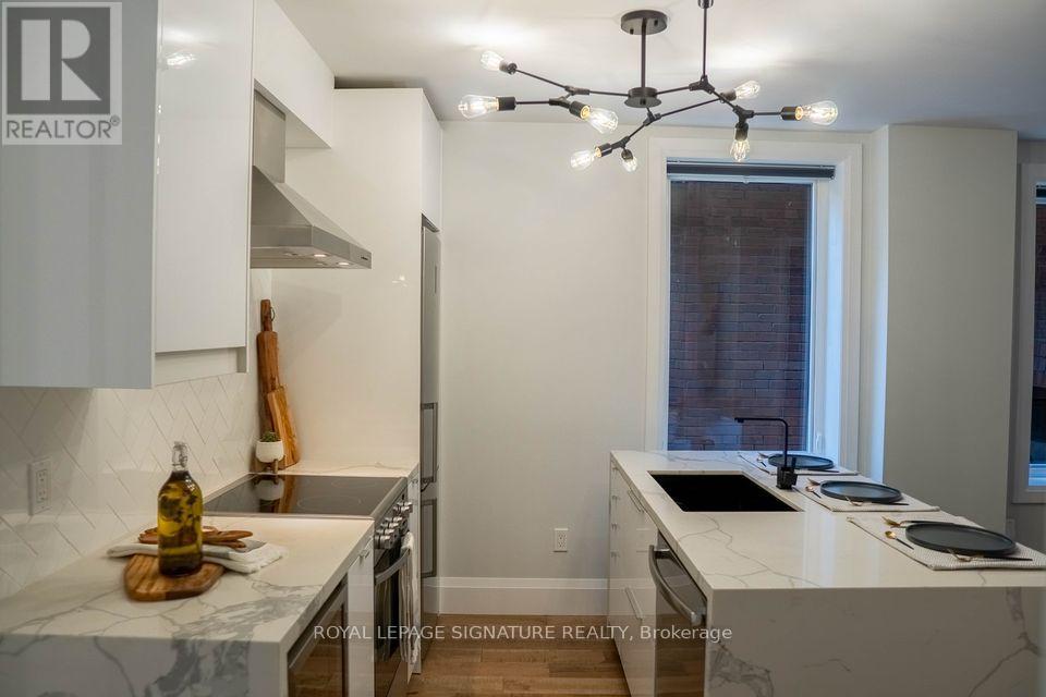 2nd Floor - 166 Oakmount Road, Toronto, Ontario  M6P 2M9 - Photo 7 - W12791734
