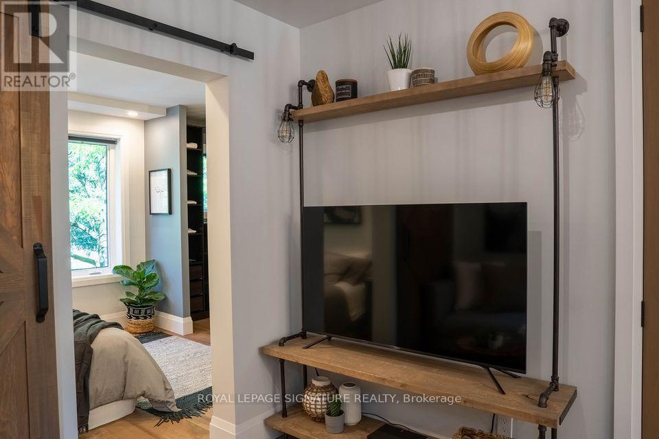 2nd Floor - 166 Oakmount Road, Toronto, Ontario  M6P 2M9 - Photo 8 - W12791734