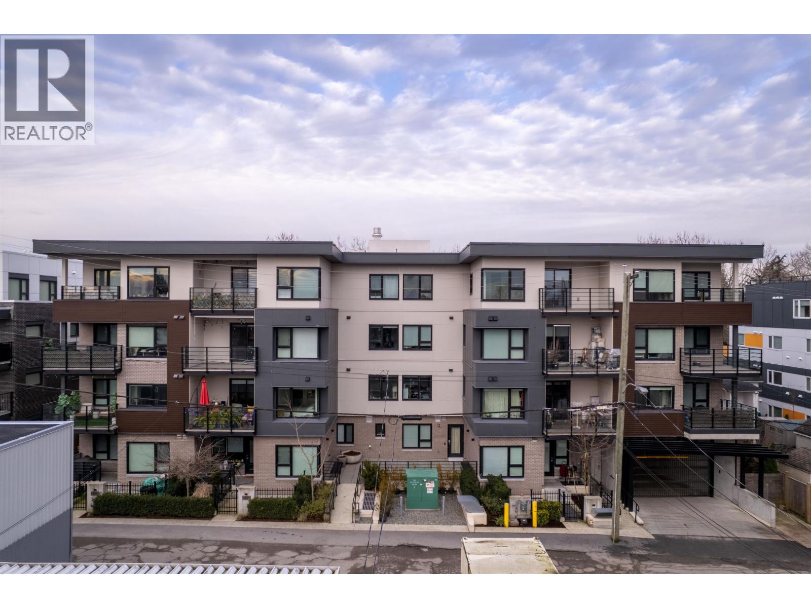 405 2666 Duke Street, Vancouver, British Columbia  V5R 4S9 - Photo 2 - R3084042