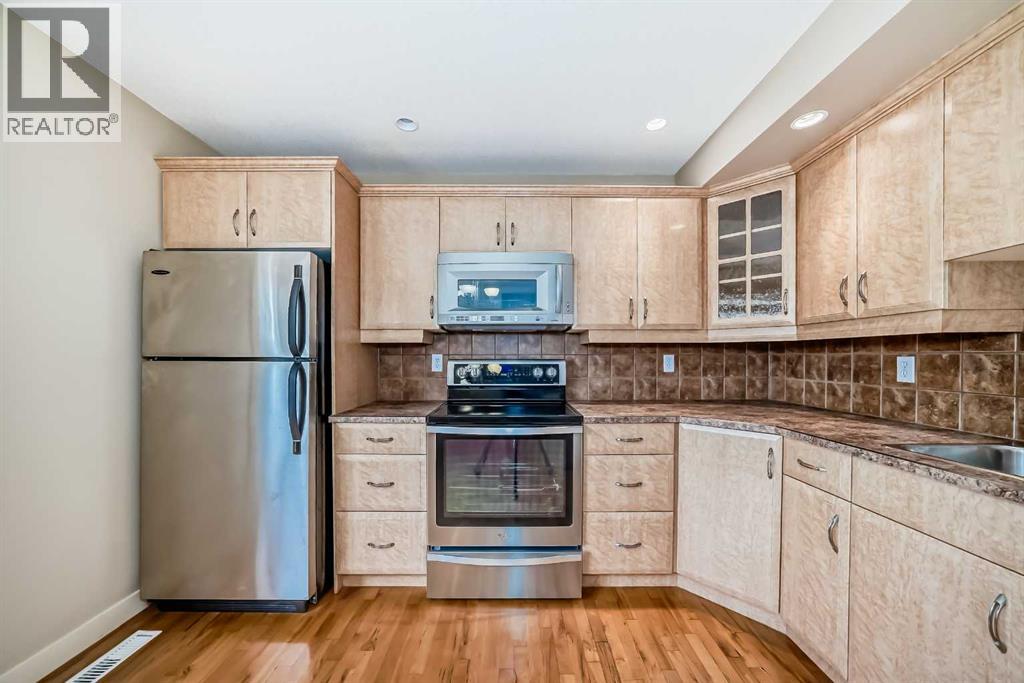 42 Ypres Green Sw, Calgary, Alberta  T2T 6M1 - Photo 7 - A2252885