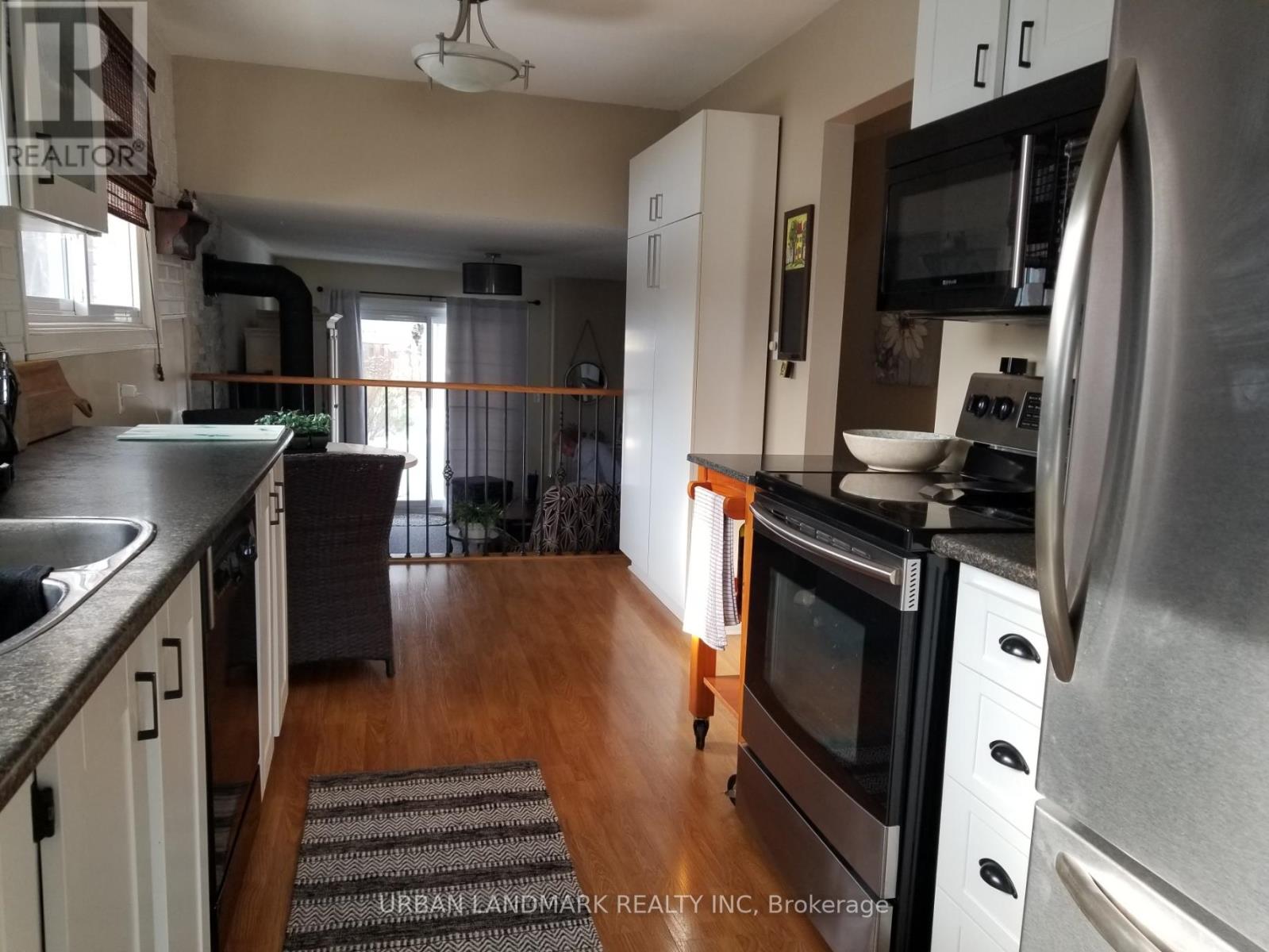 83 Lawrence Crescent, Clarington, Ontario  L1C 3M7 - Photo 4 - E12791768