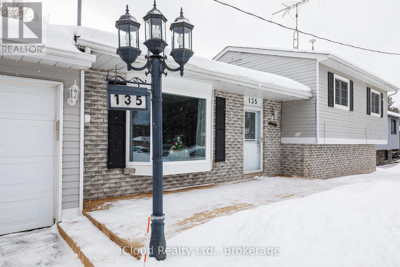 135 King Street, Adjala-Tosorontio, Ontario  L0M 1M0 - Photo 2 - N12791758