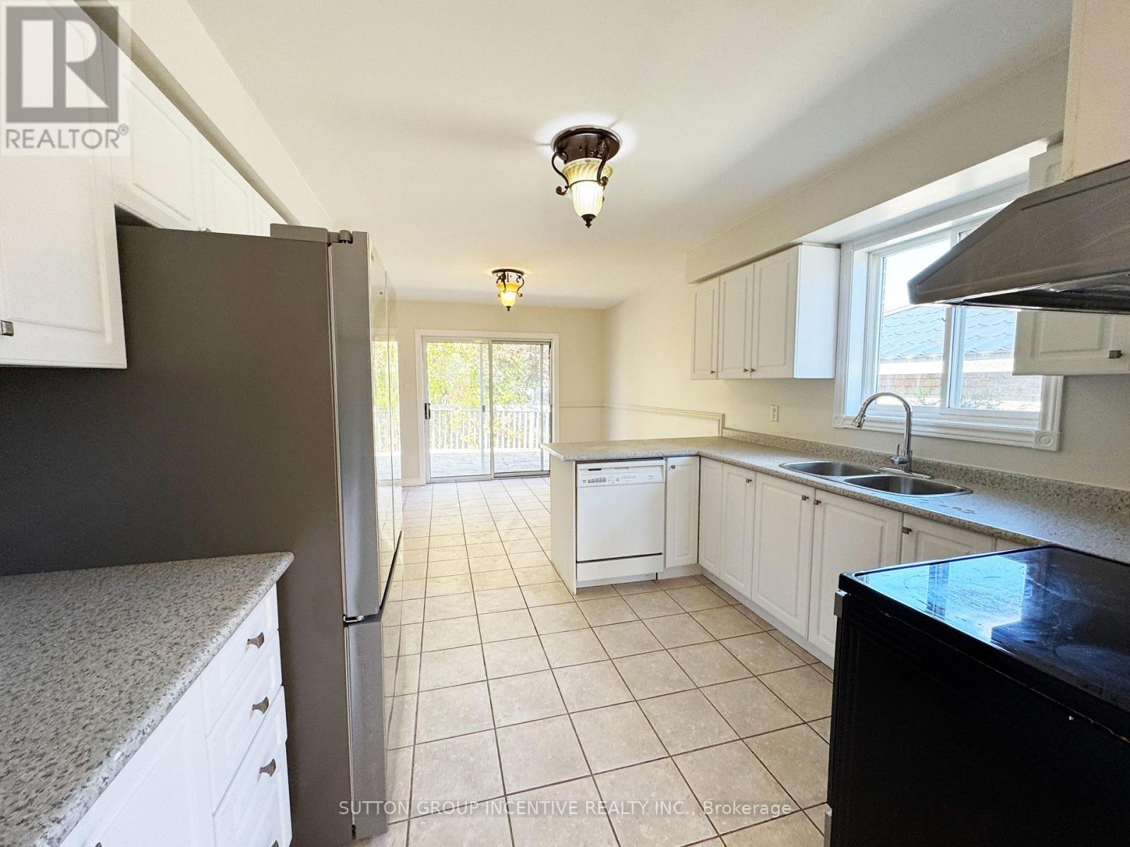 18 Forest Dale Drive, Barrie, Ontario  L4M 6M7 - Photo 10 - S12791762