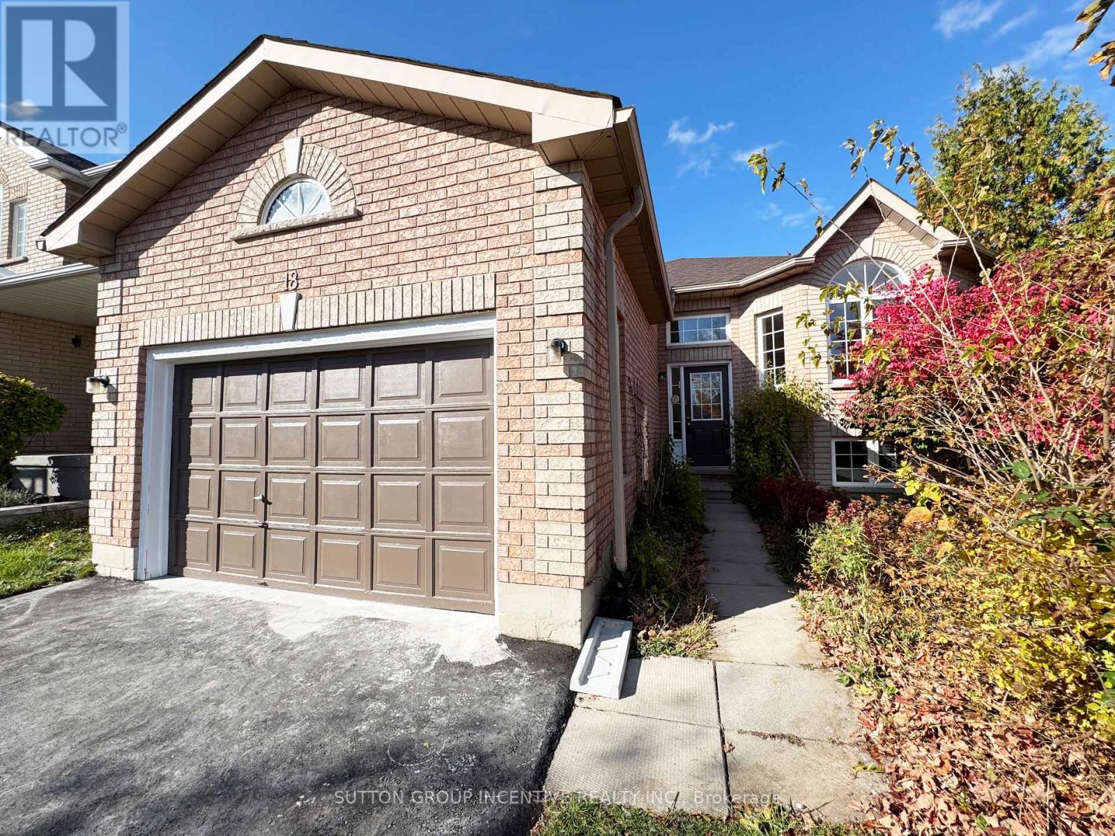 18 Forest Dale Drive, Barrie, Ontario  L4M 6M7 - Photo 2 - S12791762