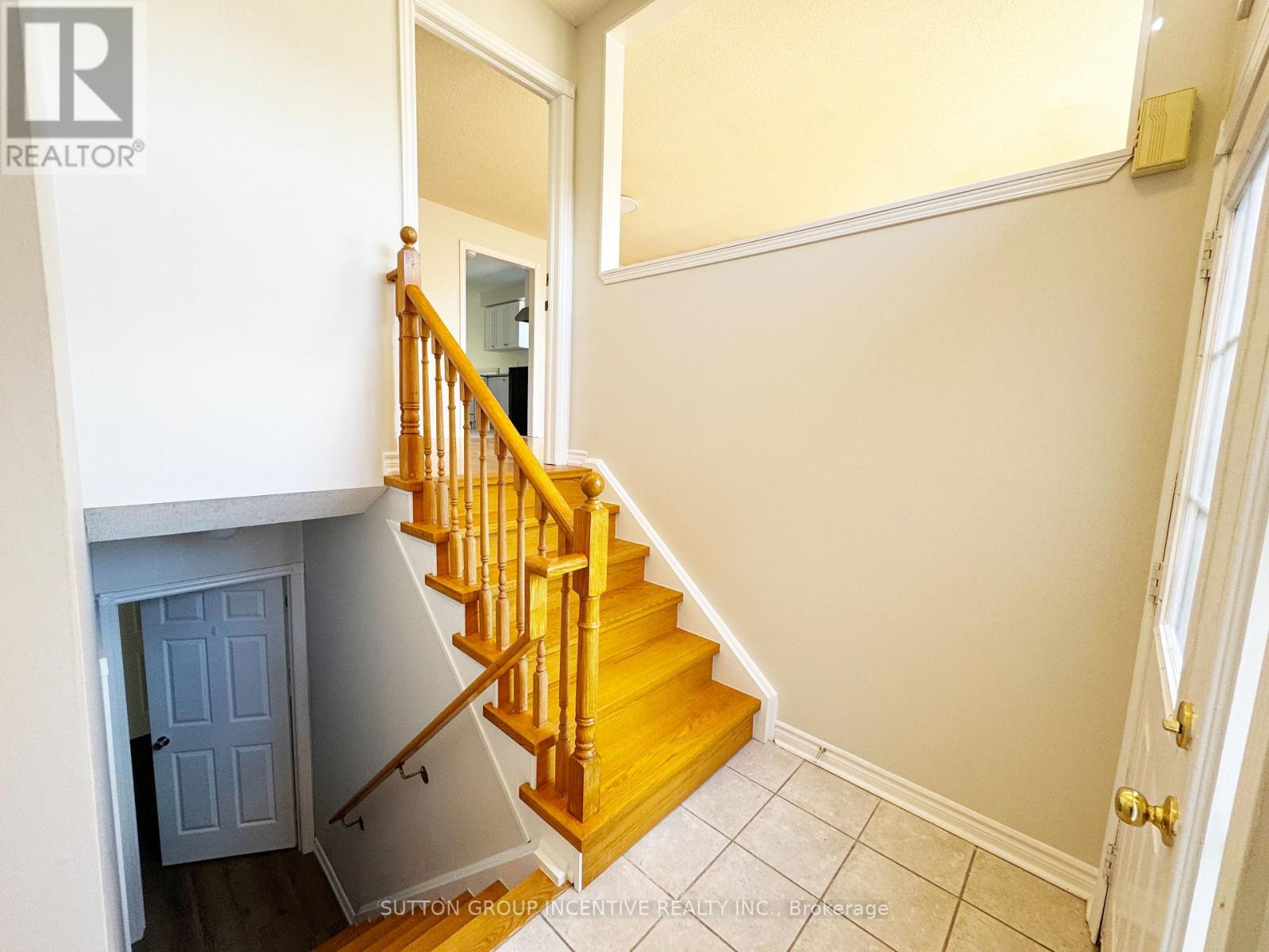 18 Forest Dale Drive, Barrie, Ontario  L4M 6M7 - Photo 3 - S12791762