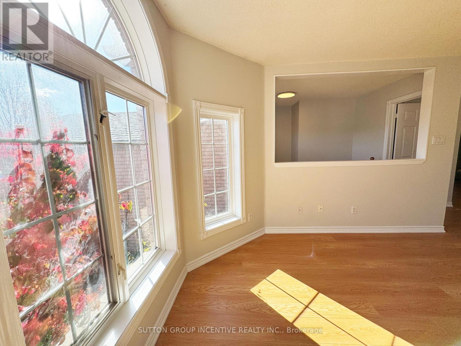 18 Forest Dale Drive, Barrie, Ontario  L4M 6M7 - Photo 6 - S12791762