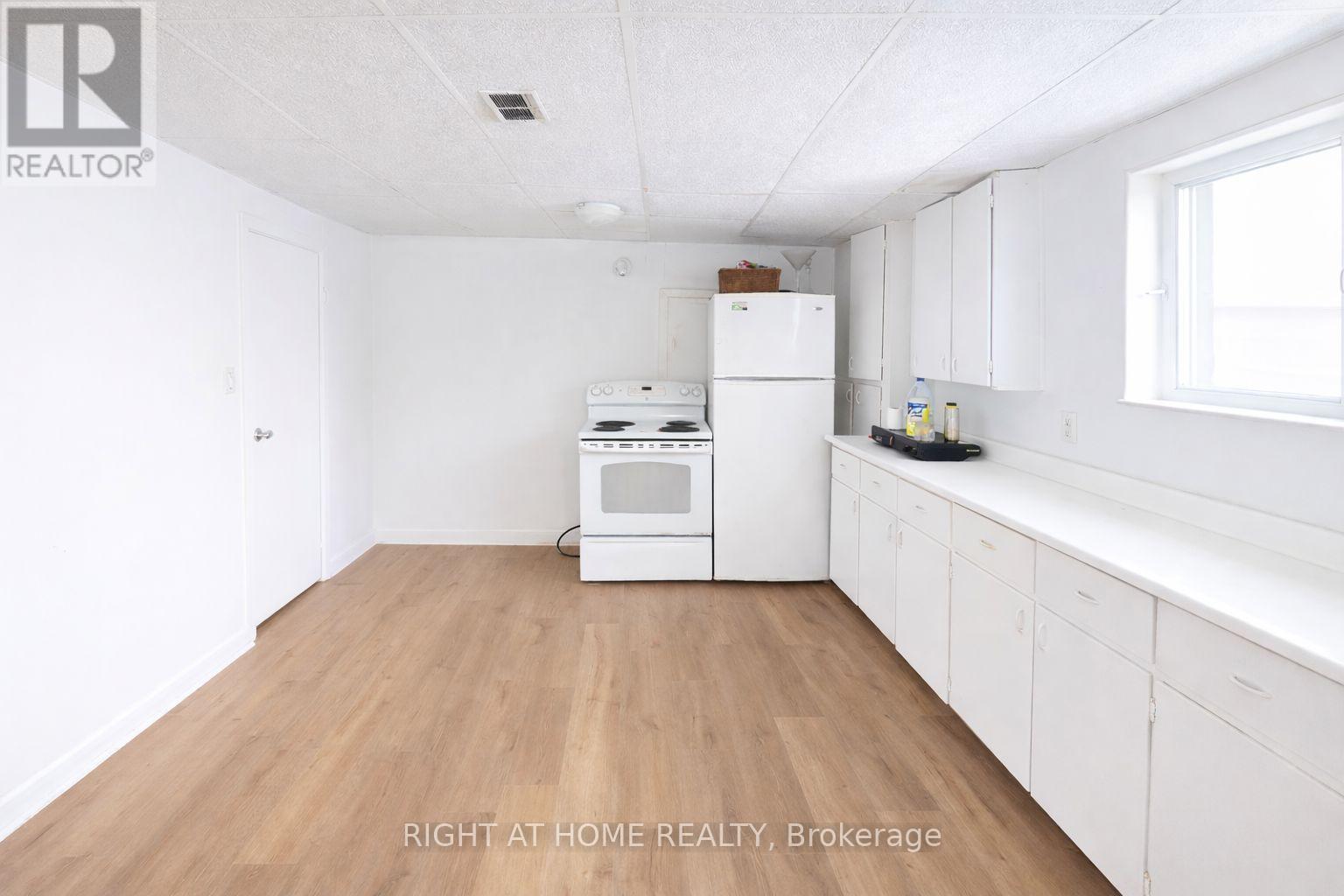 70 Bunnell Crescent, Toronto, Ontario  M3M 2C1 - Photo 9 - W12735036