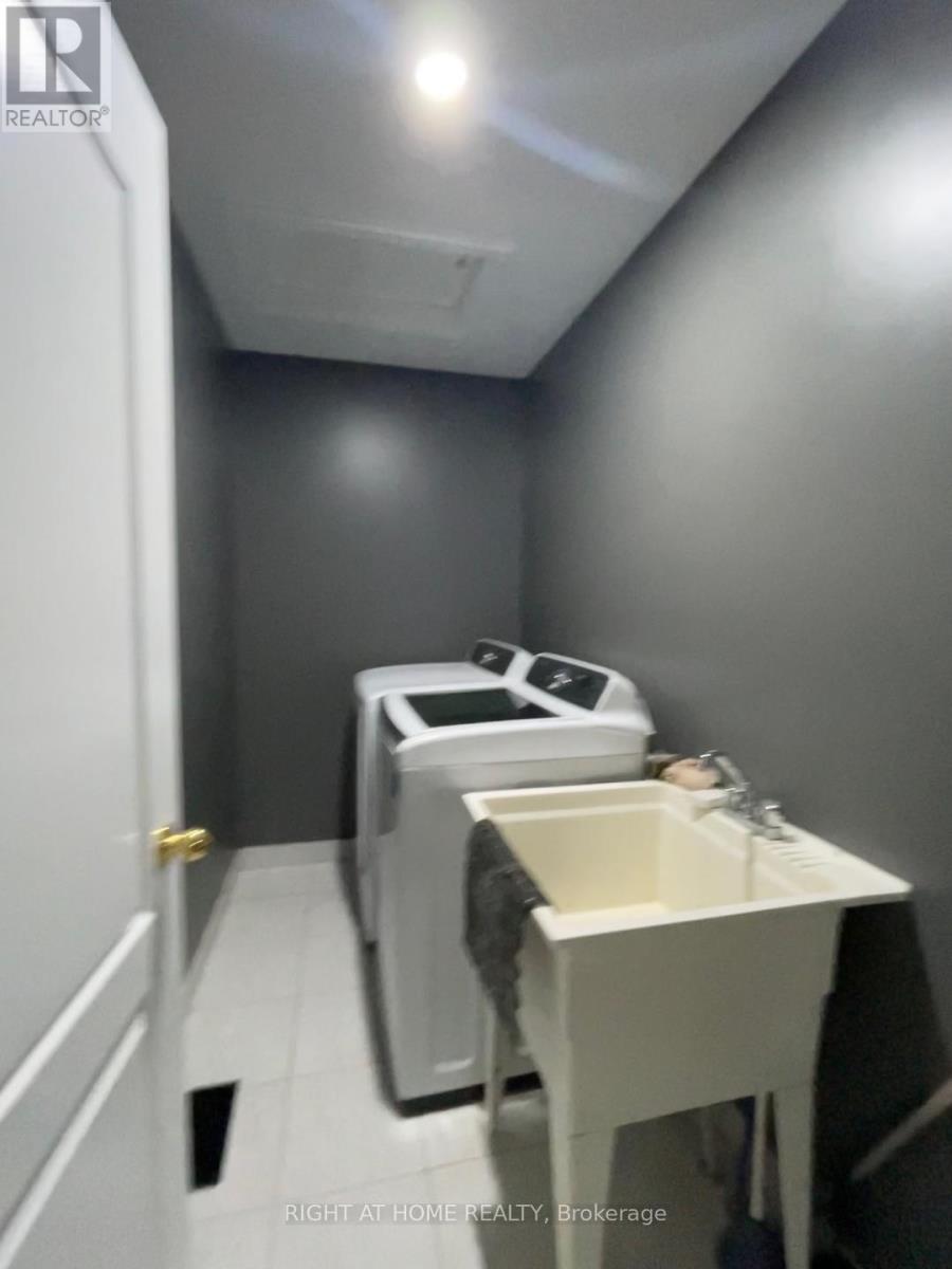 Main - 3155 Cabano Crescent, Mississauga, Ontario  L5M 0C5 - Photo 10 - W12760864