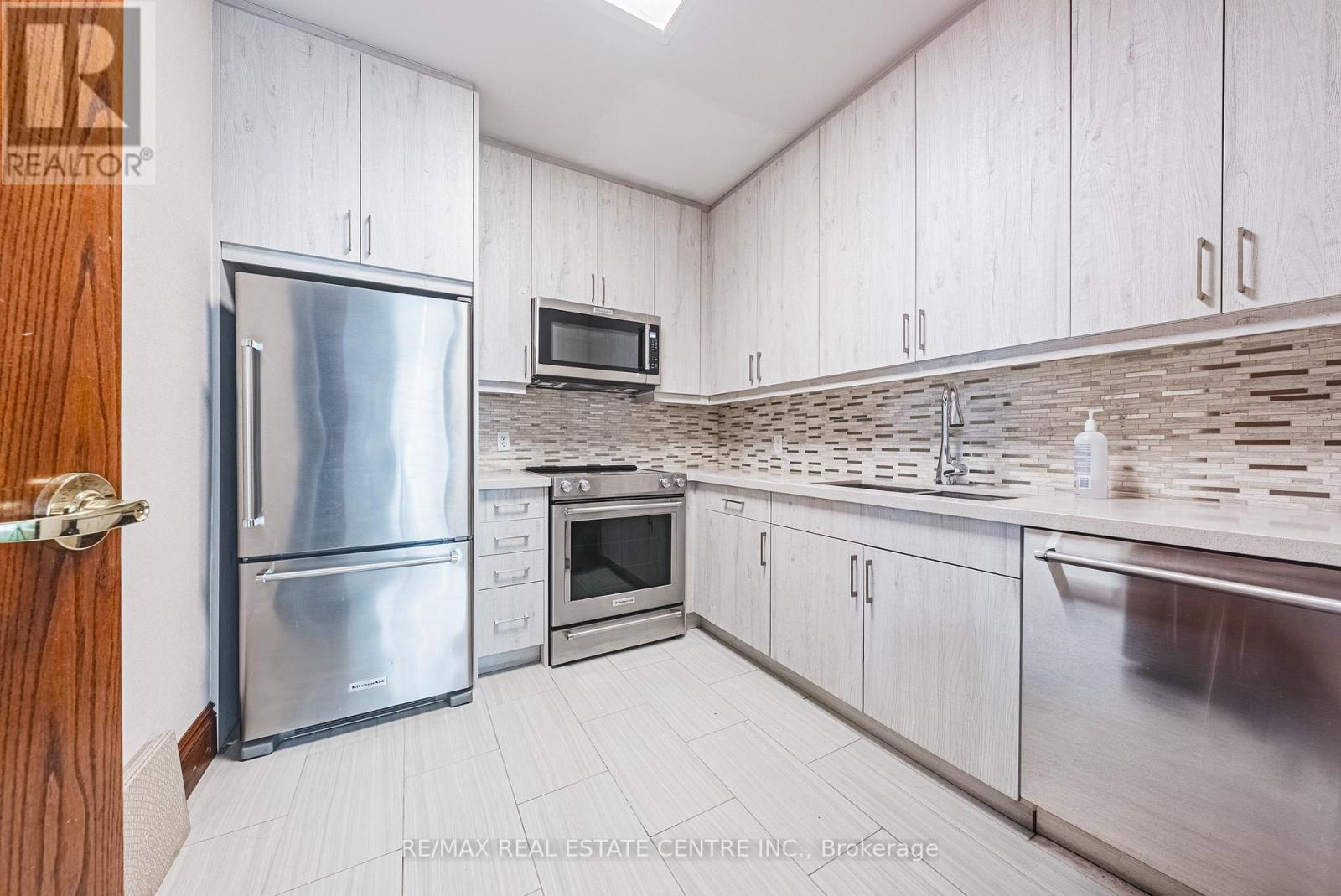 2201 - 156 Enfield Place, Mississauga, Ontario  L5B 3J2 - Photo 31 - W12791748