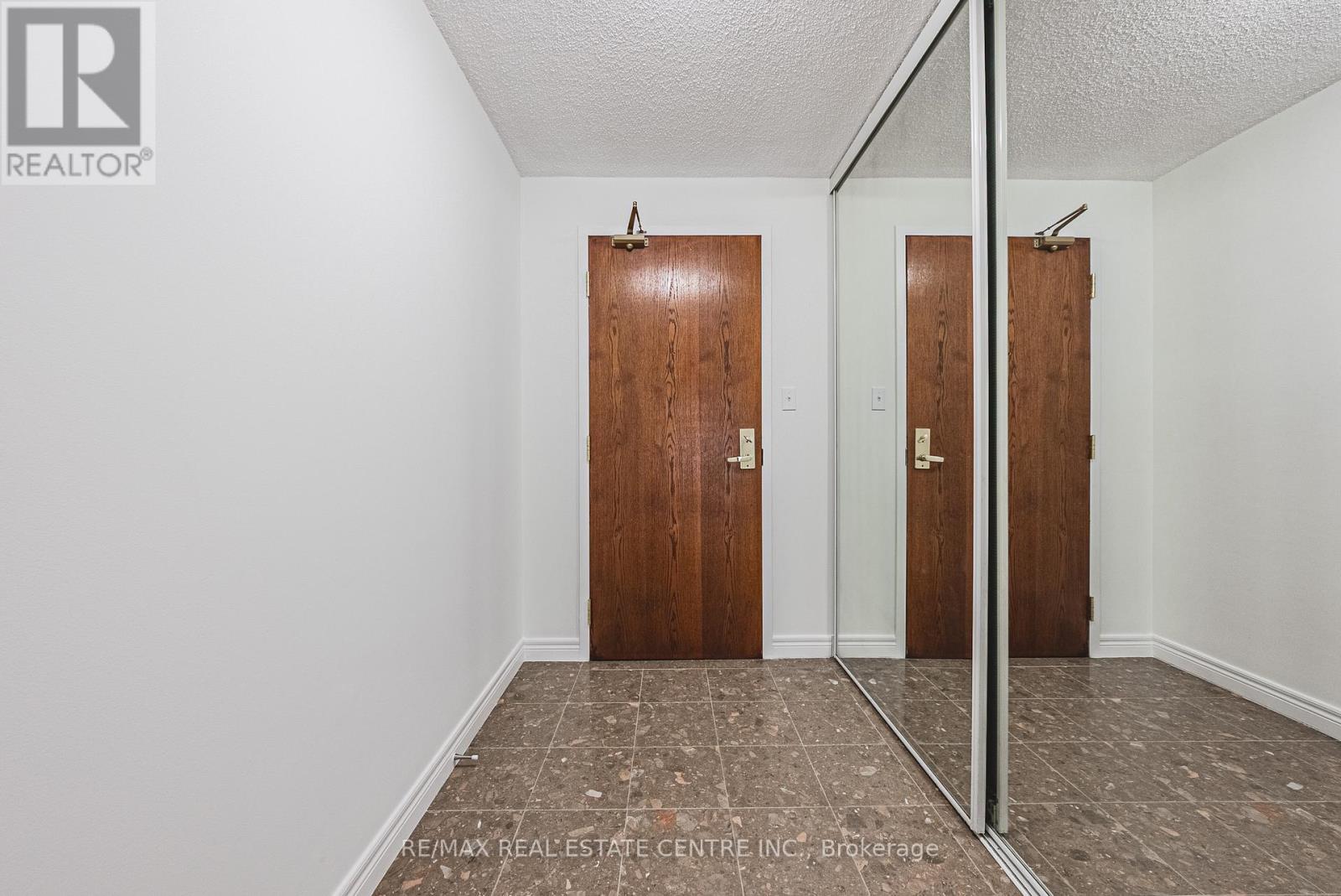 2201 - 156 Enfield Place, Mississauga, Ontario  L5B 3J2 - Photo 6 - W12791748
