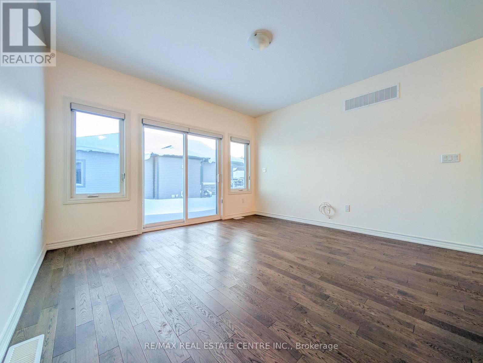 107 Cheryl Avenue, North Perth, Ontario  N0G 1B0 - Photo 9 - X12791744