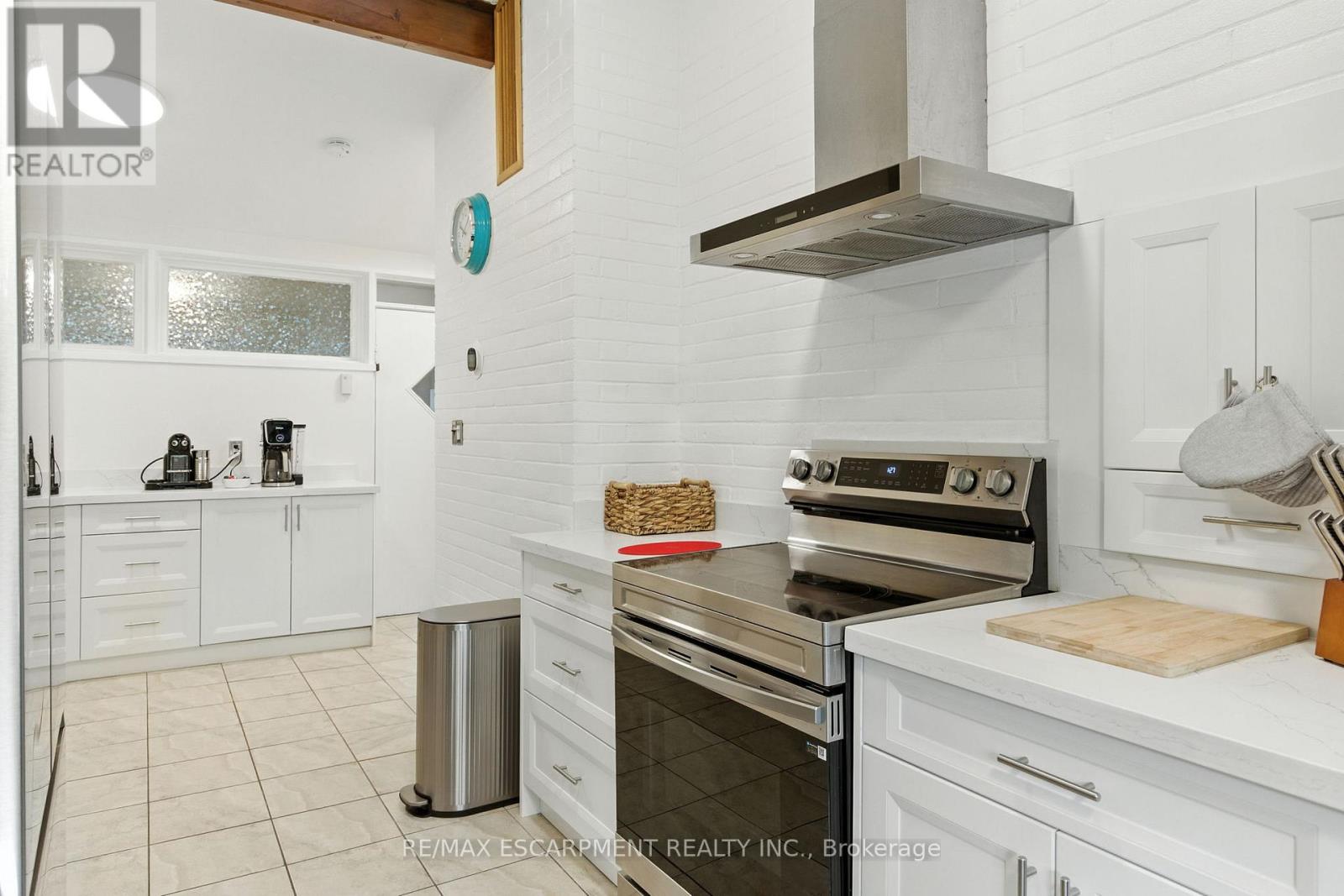 230 South Service Road, Mississauga, Ontario  L5G 2S1 - Photo 17 - W12781064