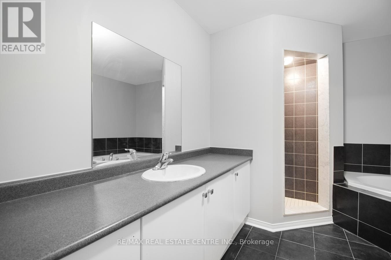 112 Commodore Drive, Brampton, Ontario  L6X 0S6 - Photo 37 - W12791788