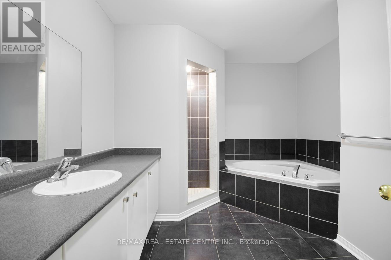 112 Commodore Drive, Brampton, Ontario  L6X 0S6 - Photo 39 - W12791788