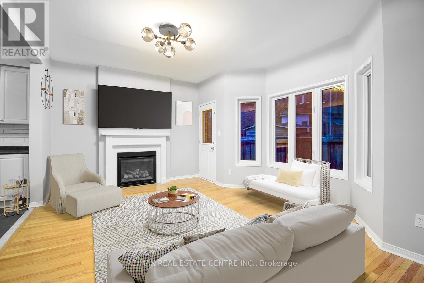 112 Commodore Drive, Brampton, Ontario  L6X 0S6 - Photo 6 - W12791788