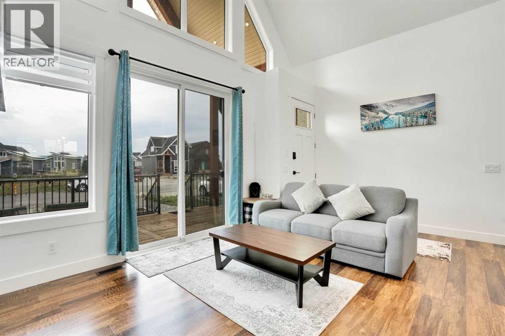 44 Cottageclub Lane, Rural Rocky View County, Alberta  T4C 1B1 - Photo 4 - A2258679