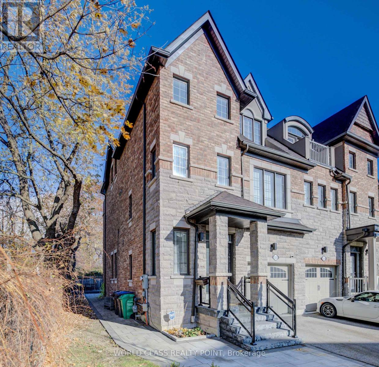 1223 Owls Head Road, Mississauga, Ontario  L5E 0A6 - Photo 3 - W12791796