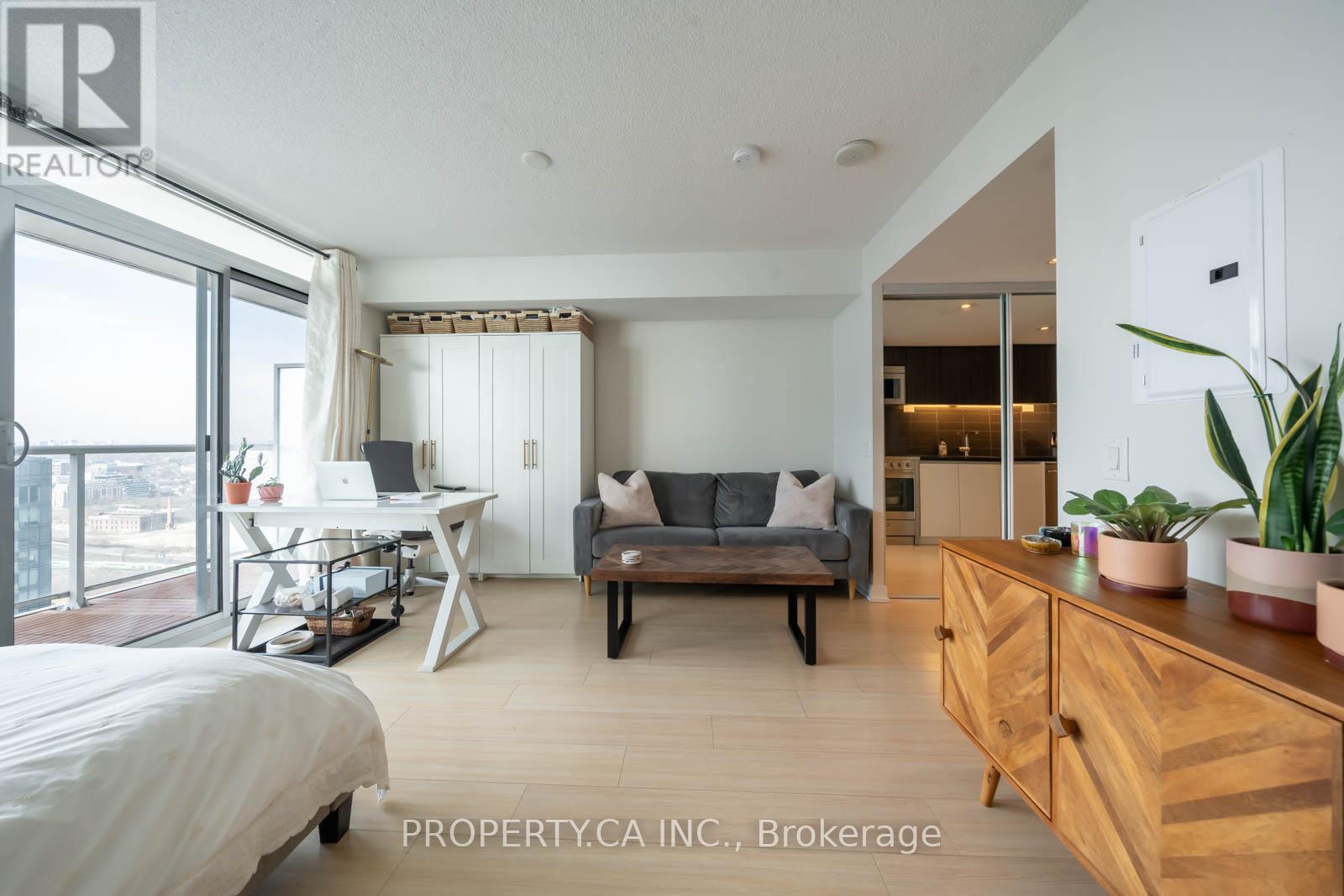 3809 - 75 Queens Wharf Road, Toronto, Ontario  M5V 0J9 - Photo 10 - C12791808