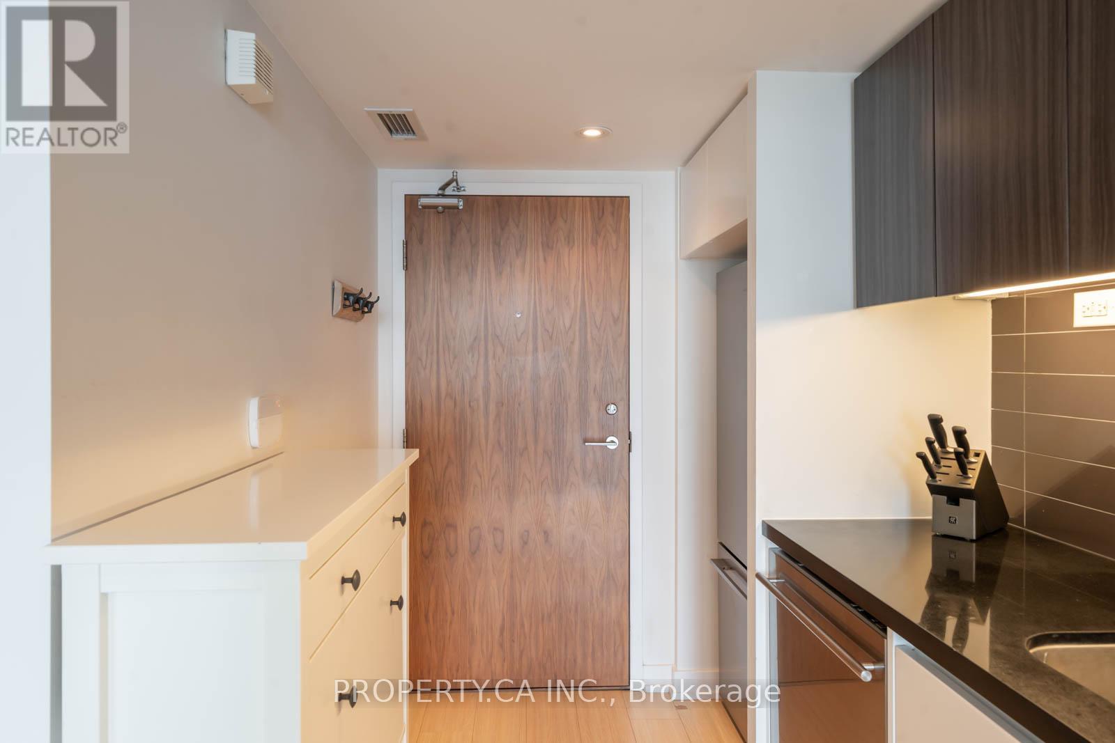 3809 - 75 Queens Wharf Road, Toronto, Ontario  M5V 0J9 - Photo 11 - C12791808