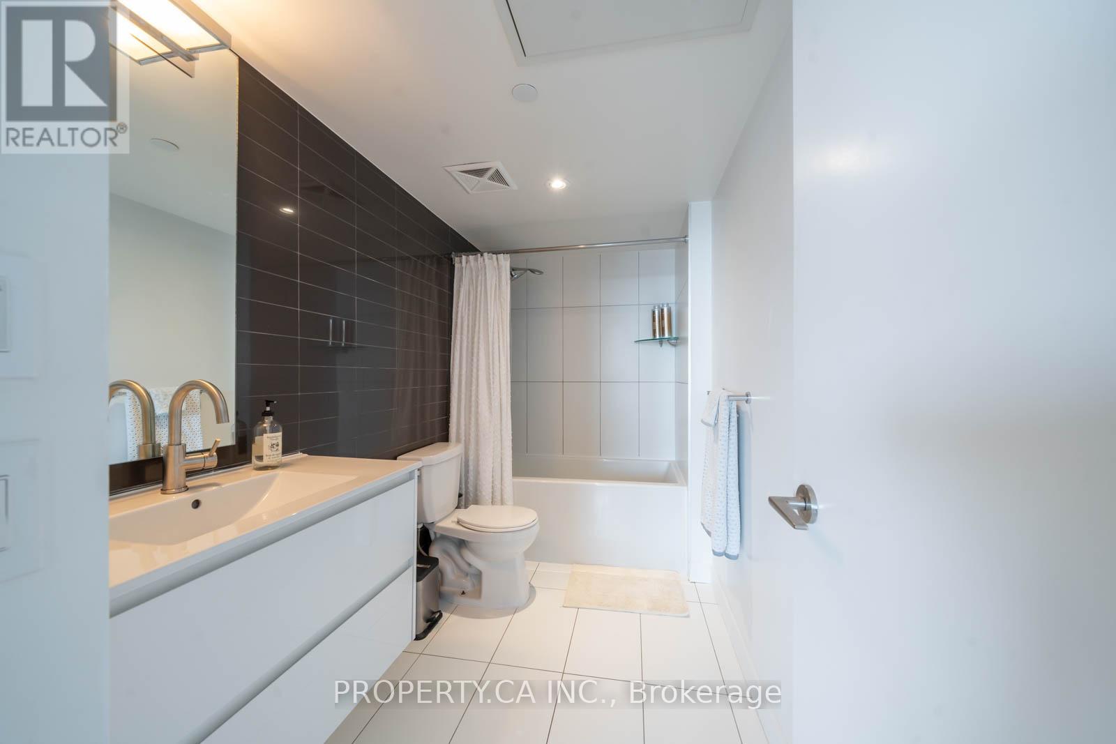 3809 - 75 Queens Wharf Road, Toronto, Ontario  M5V 0J9 - Photo 14 - C12791808