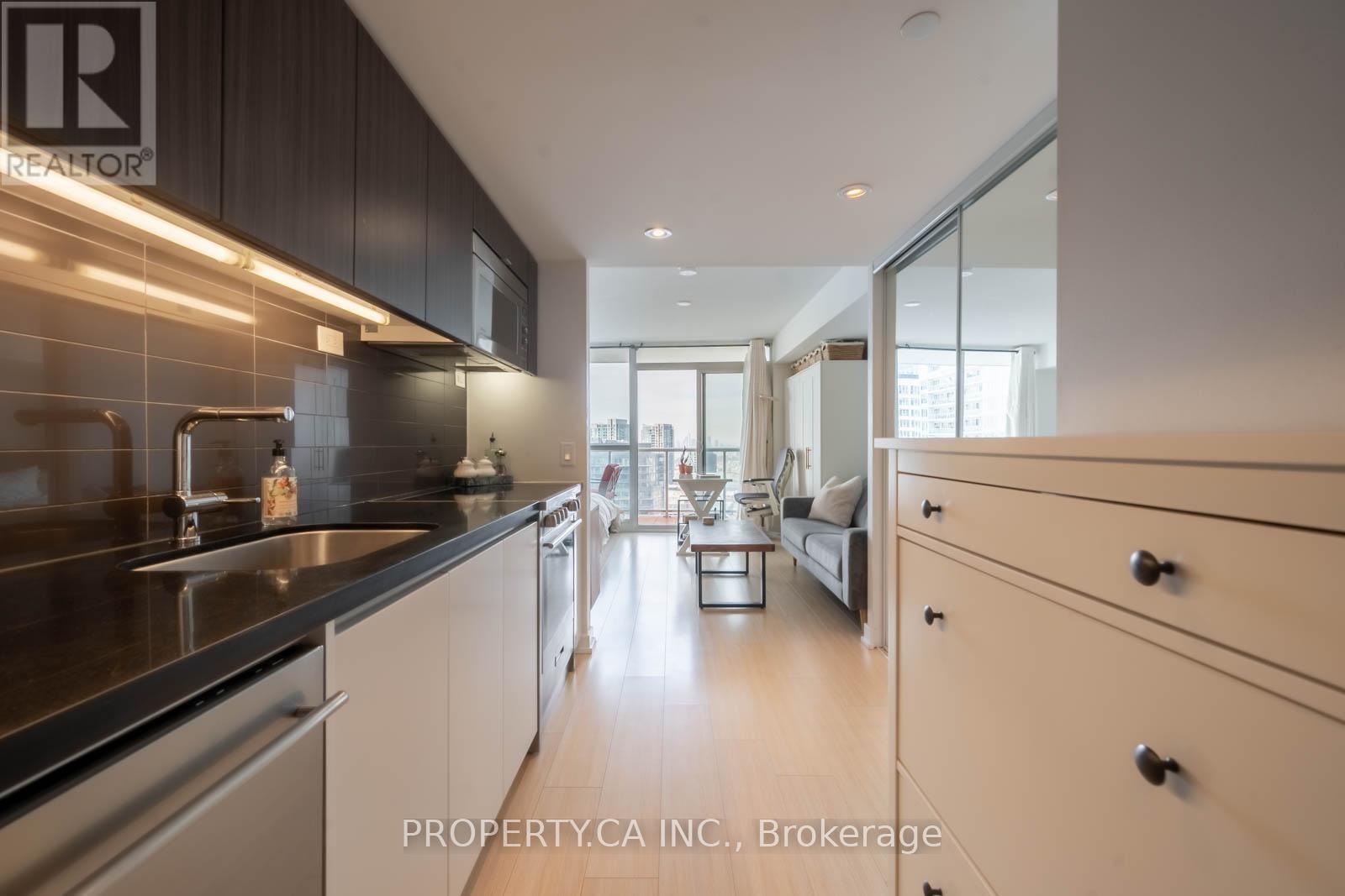 3809 - 75 Queens Wharf Road, Toronto, Ontario  M5V 0J9 - Photo 5 - C12791808