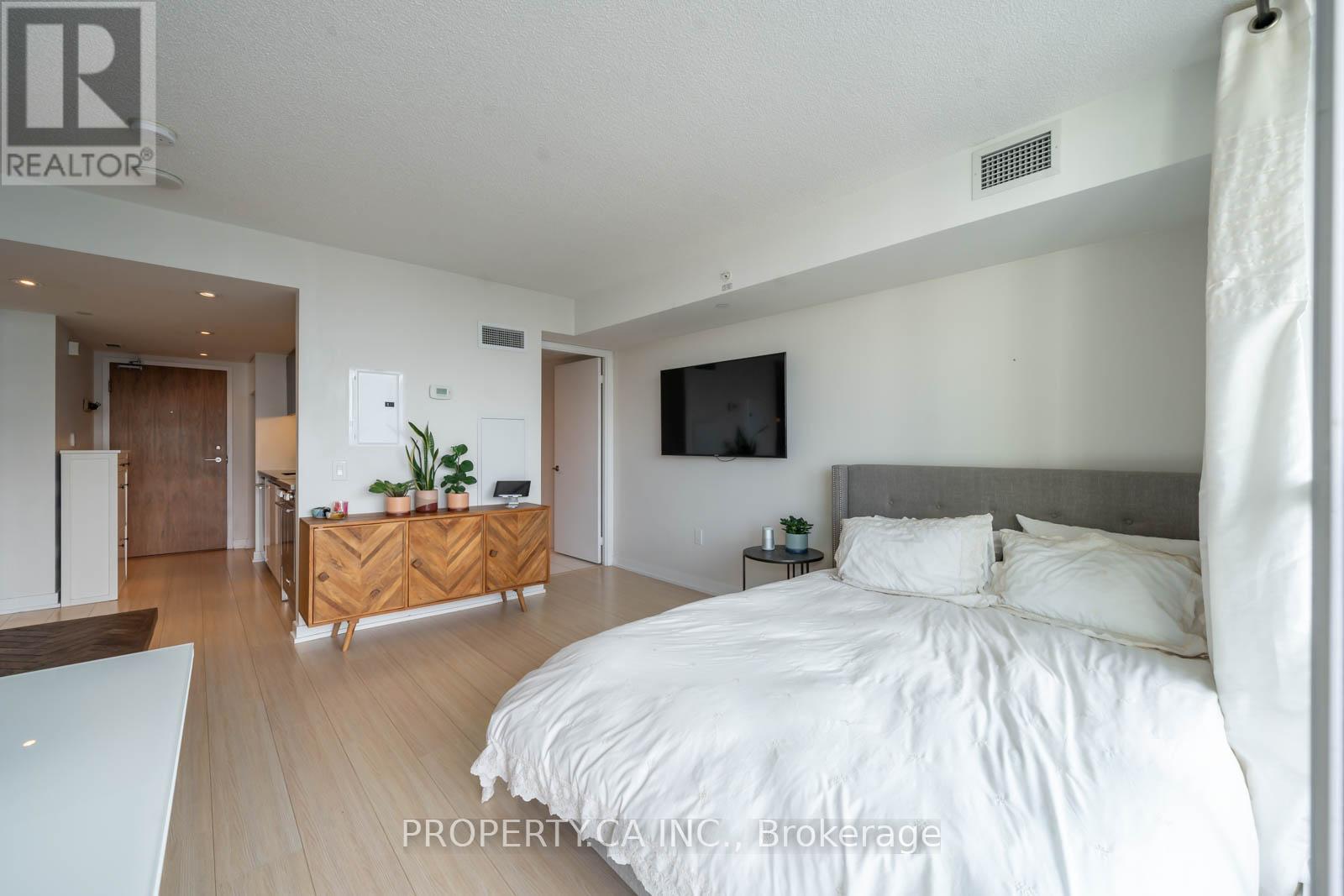 3809 - 75 Queens Wharf Road, Toronto, Ontario  M5V 0J9 - Photo 7 - C12791808