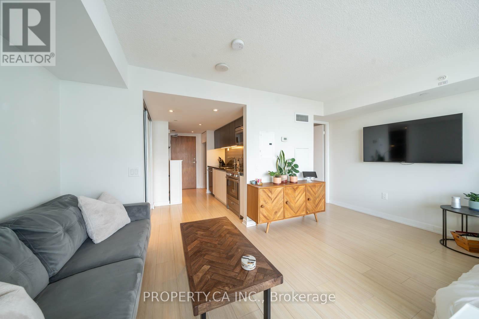 3809 - 75 Queens Wharf Road, Toronto, Ontario  M5V 0J9 - Photo 8 - C12791808