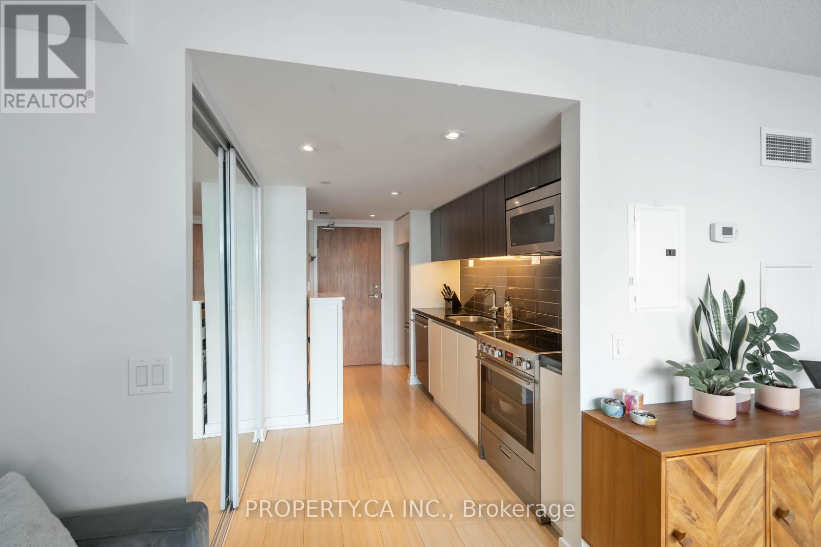 3809 - 75 Queens Wharf Road, Toronto, Ontario  M5V 0J9 - Photo 9 - C12791808