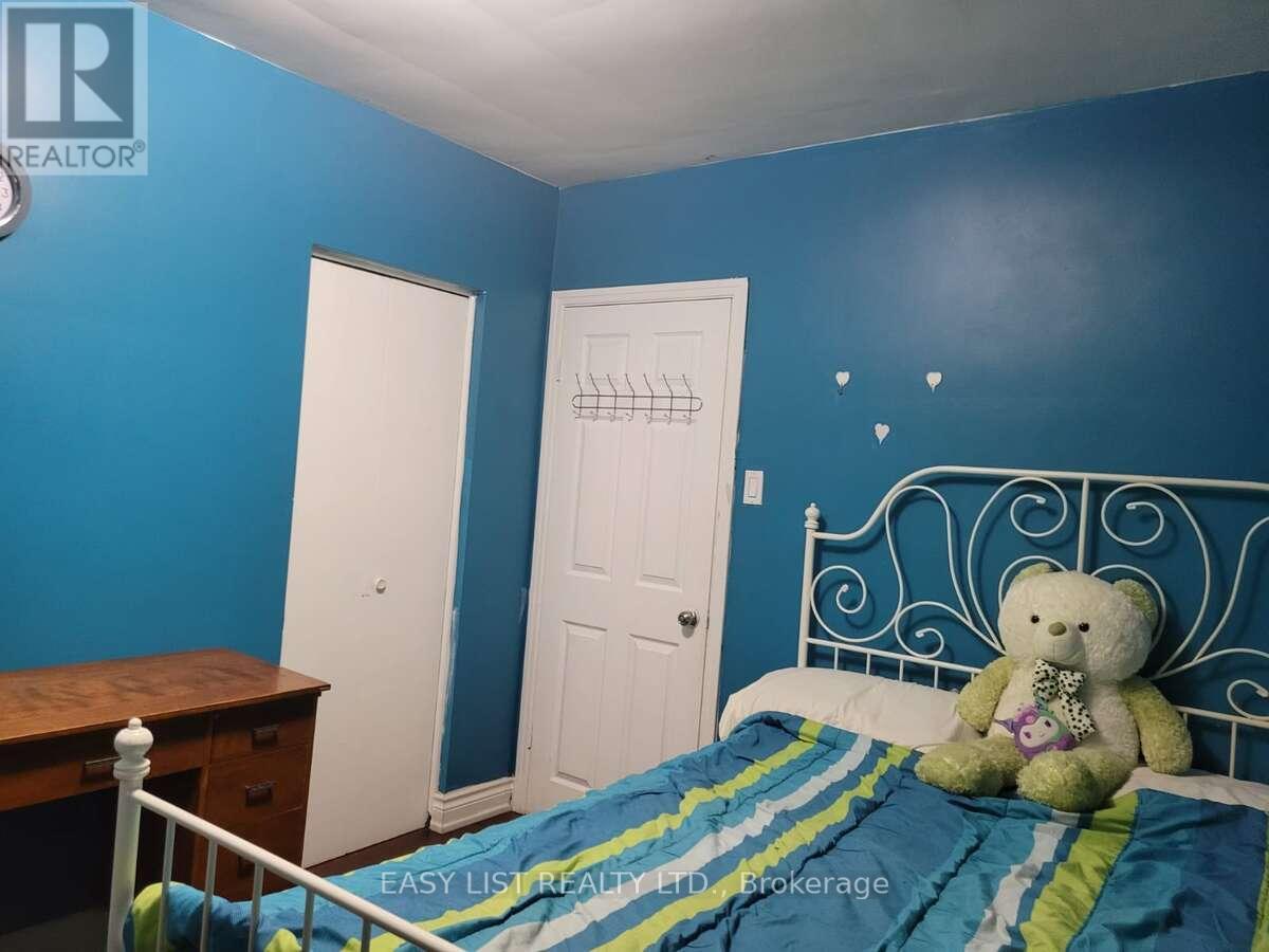 28 Cumbrian Court, Brampton, Ontario  L6X 2J8 - Photo 11 - W12791800