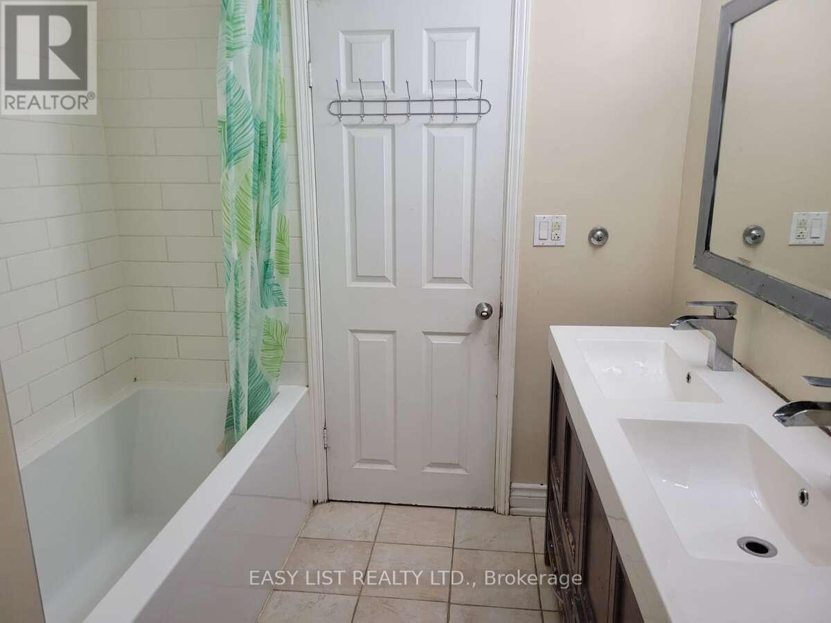 28 Cumbrian Court, Brampton, Ontario  L6X 2J8 - Photo 15 - W12791800