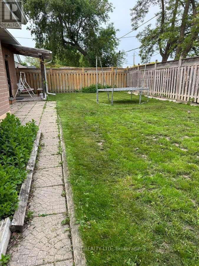 28 Cumbrian Court, Brampton, Ontario  L6X 2J8 - Photo 26 - W12791800