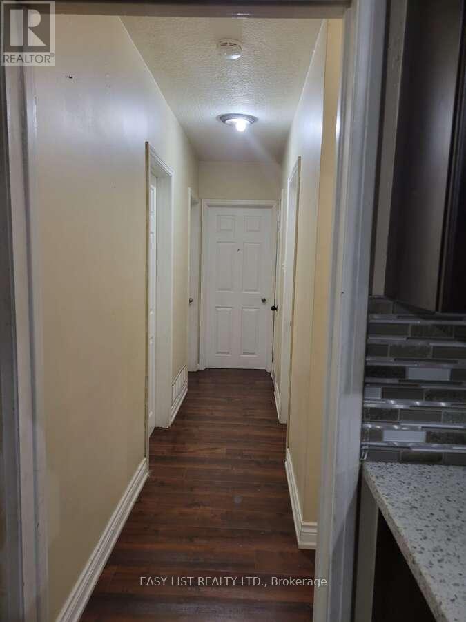 28 Cumbrian Court, Brampton, Ontario  L6X 2J8 - Photo 7 - W12791800