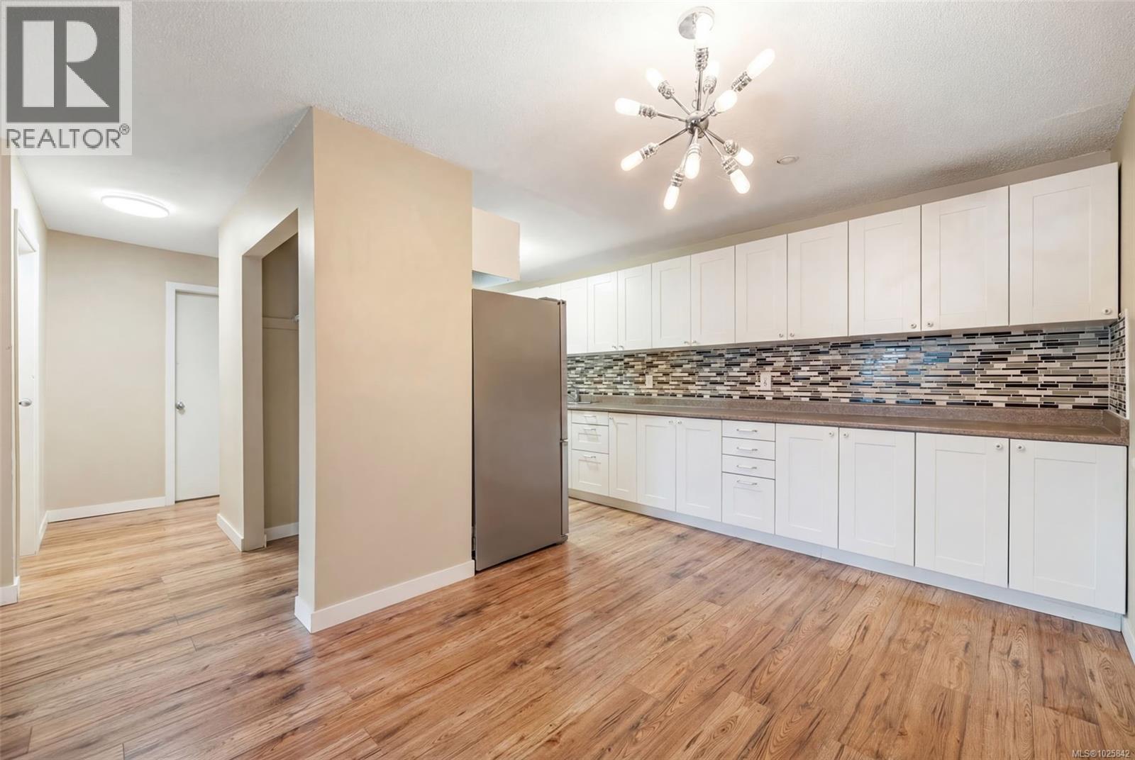 103 3235 Quadra St, Saanich, British Columbia  V8X 1G4 - Photo 11 - 1025842