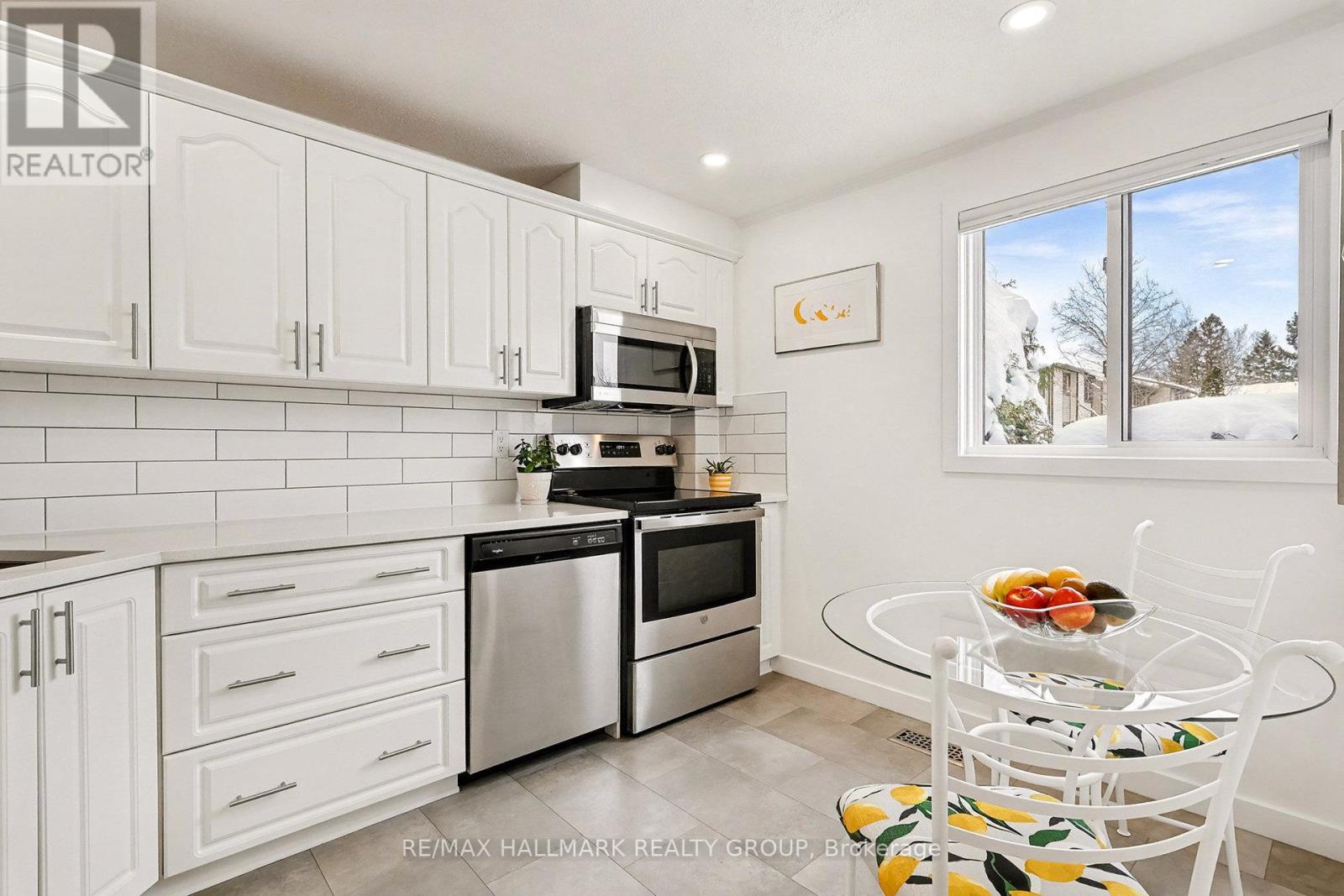 6861 Bilberry Drive, Ottawa, Ontario  K1C 2E8 - Photo 12 - X12791844