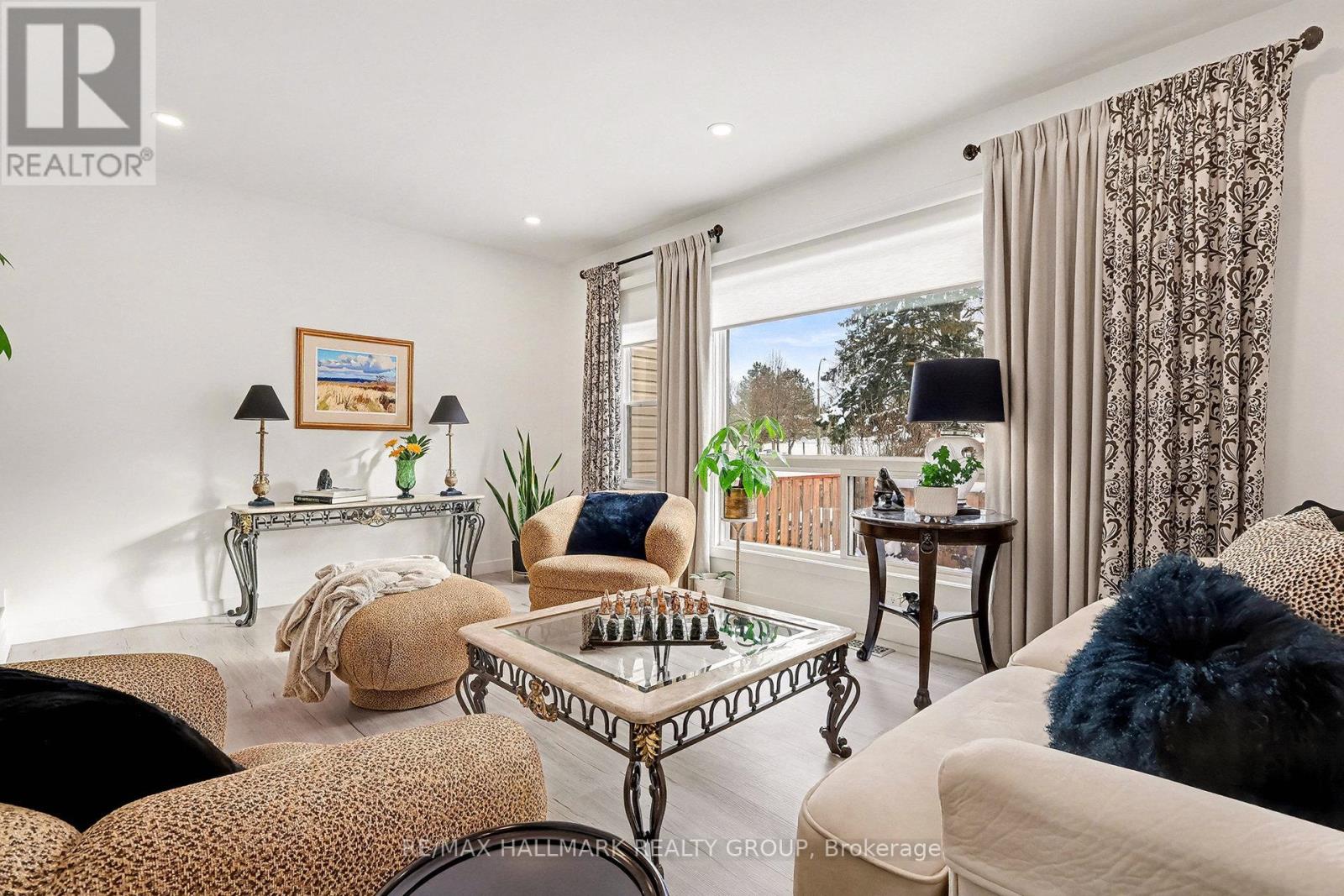 6861 Bilberry Drive, Ottawa, Ontario  K1C 2E8 - Photo 3 - X12791844