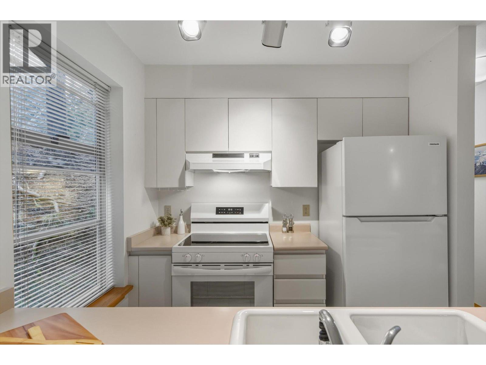 1102 3050 Hillcrest Drive, Whistler, British Columbia  V8E 0T8 - Photo 8 - R3090159