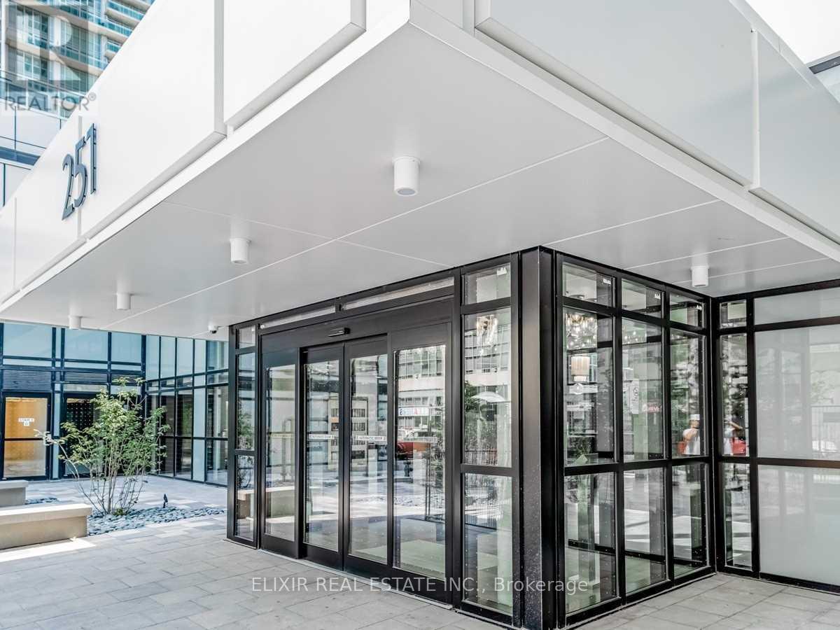 724 - 251 MANITOBA STREET, Toronto, Ontario