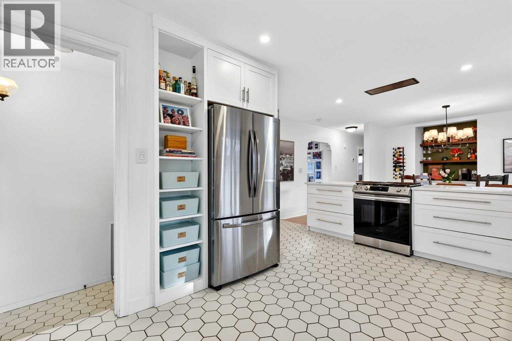 3231 25 Street Sw, Calgary, Alberta  T3E 1Y3 - Photo 10 - A2283217