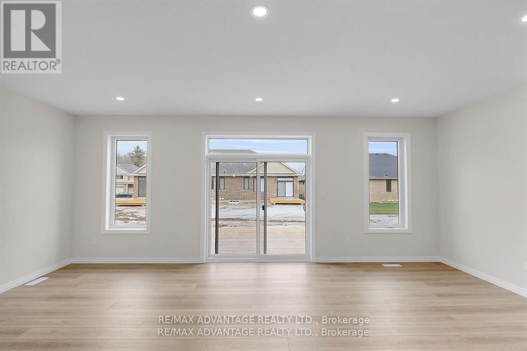 107 Cortland Terrace, St. Thomas, Ontario  N5R 0P8 - Photo 8 - X12707892