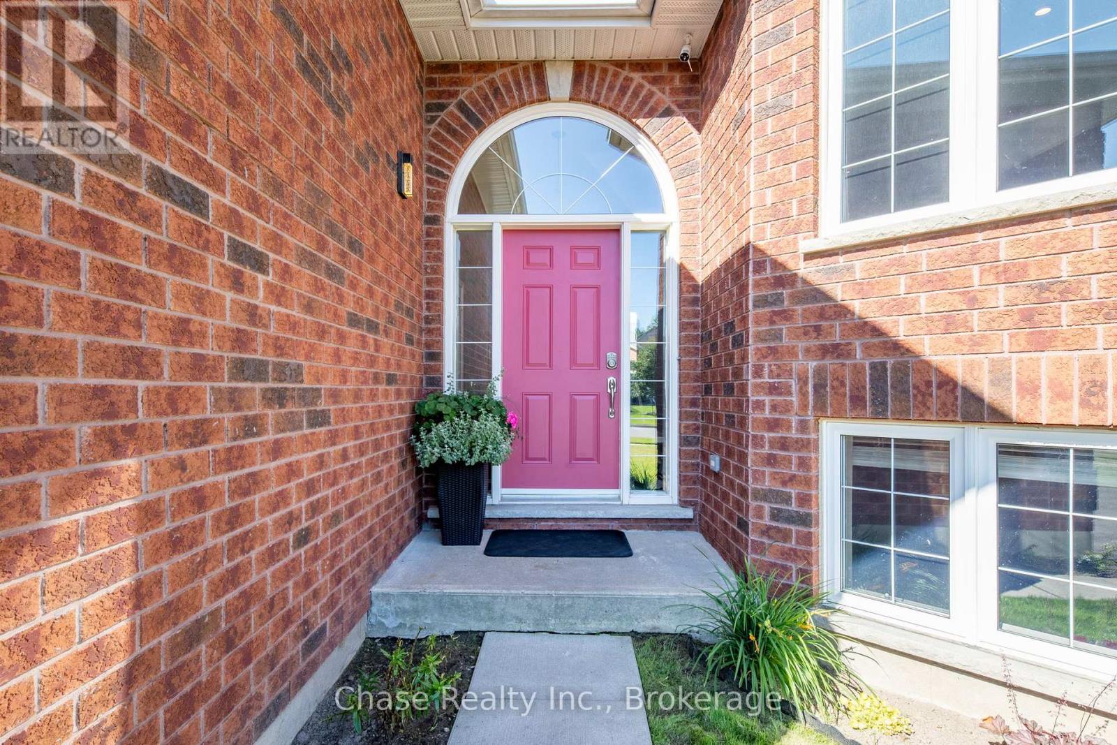 18 St Amant Road, Penetanguishene, Ontario  L9M 0A1 - Photo 3 - S12791864