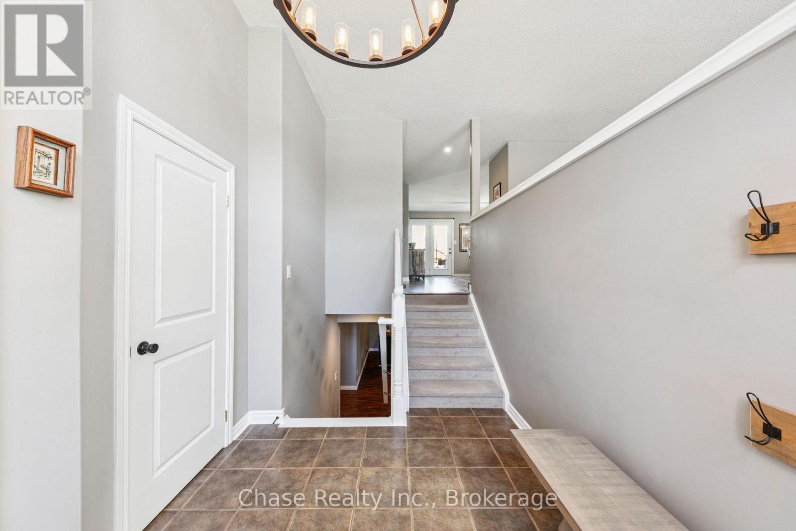 18 St Amant Road, Penetanguishene, Ontario  L9M 0A1 - Photo 5 - S12791864