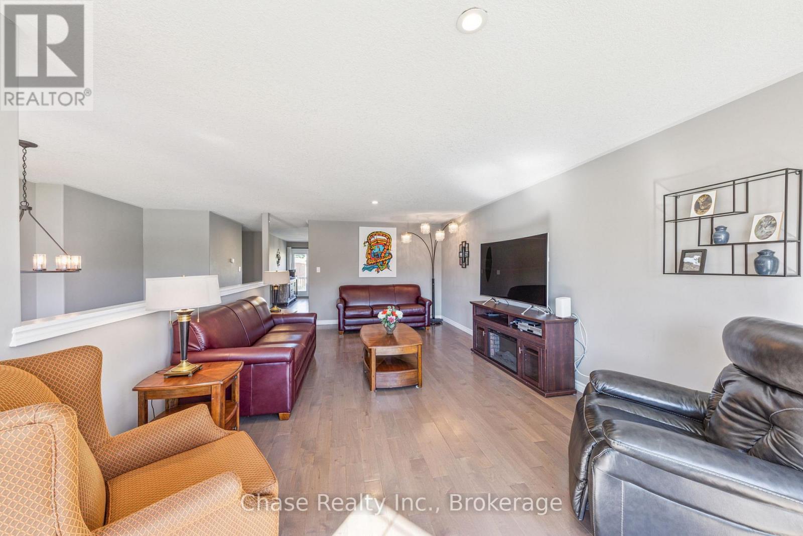 18 St Amant Road, Penetanguishene, Ontario  L9M 0A1 - Photo 8 - S12791864