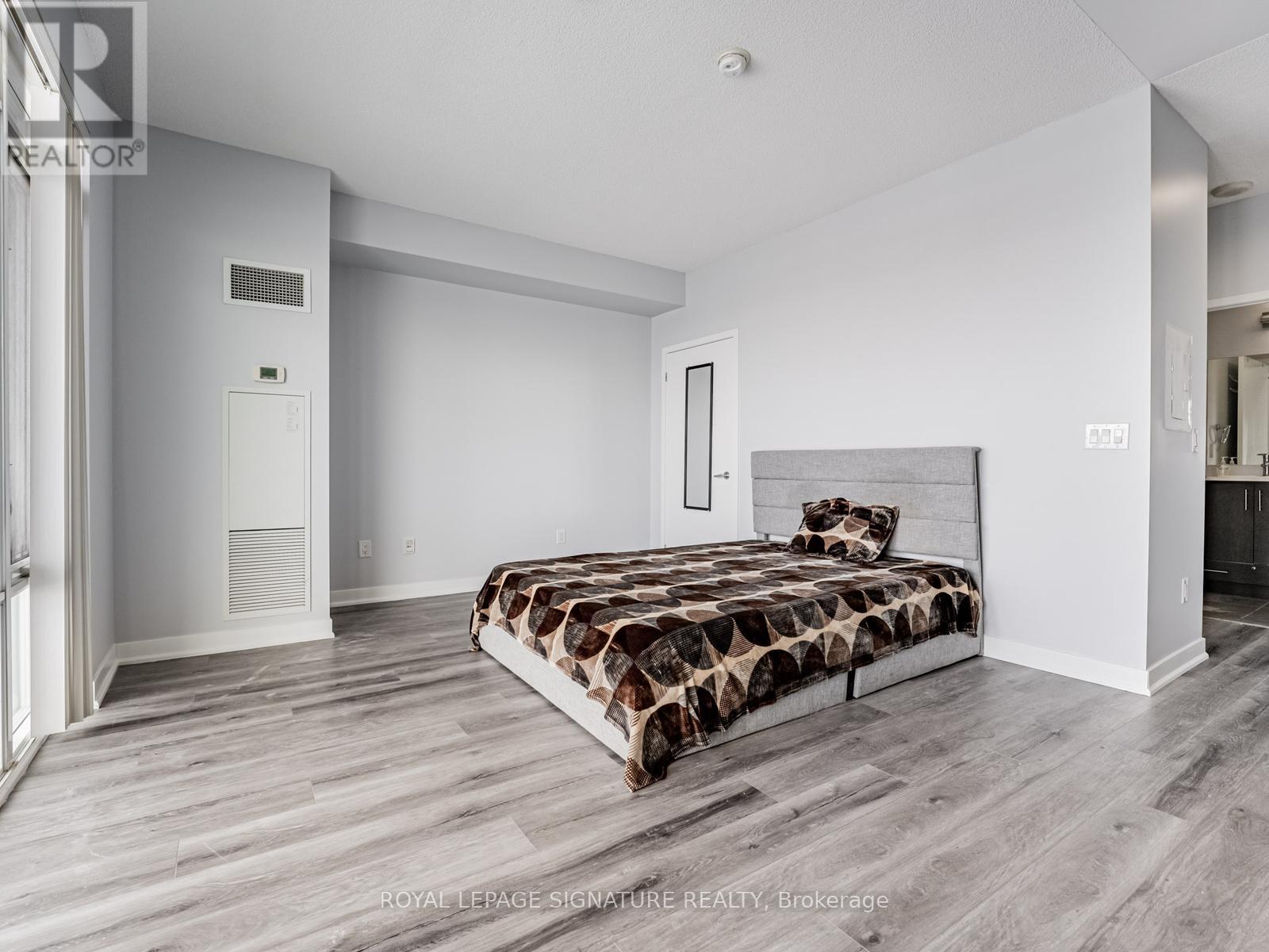 1001 - 360 Square One Drive, Mississauga, Ontario  L5B 0G7 - Photo 12 - W12791878