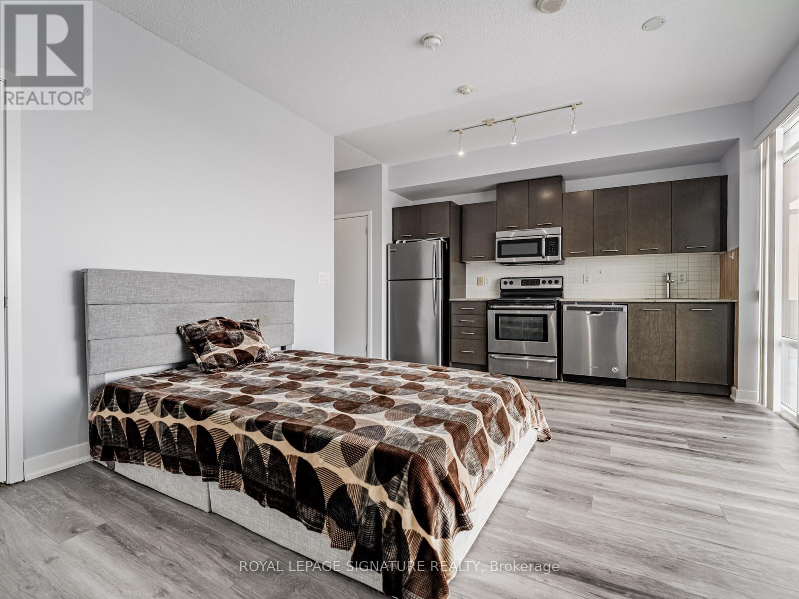 1001 - 360 Square One Drive, Mississauga, Ontario  L5B 0G7 - Photo 13 - W12791878